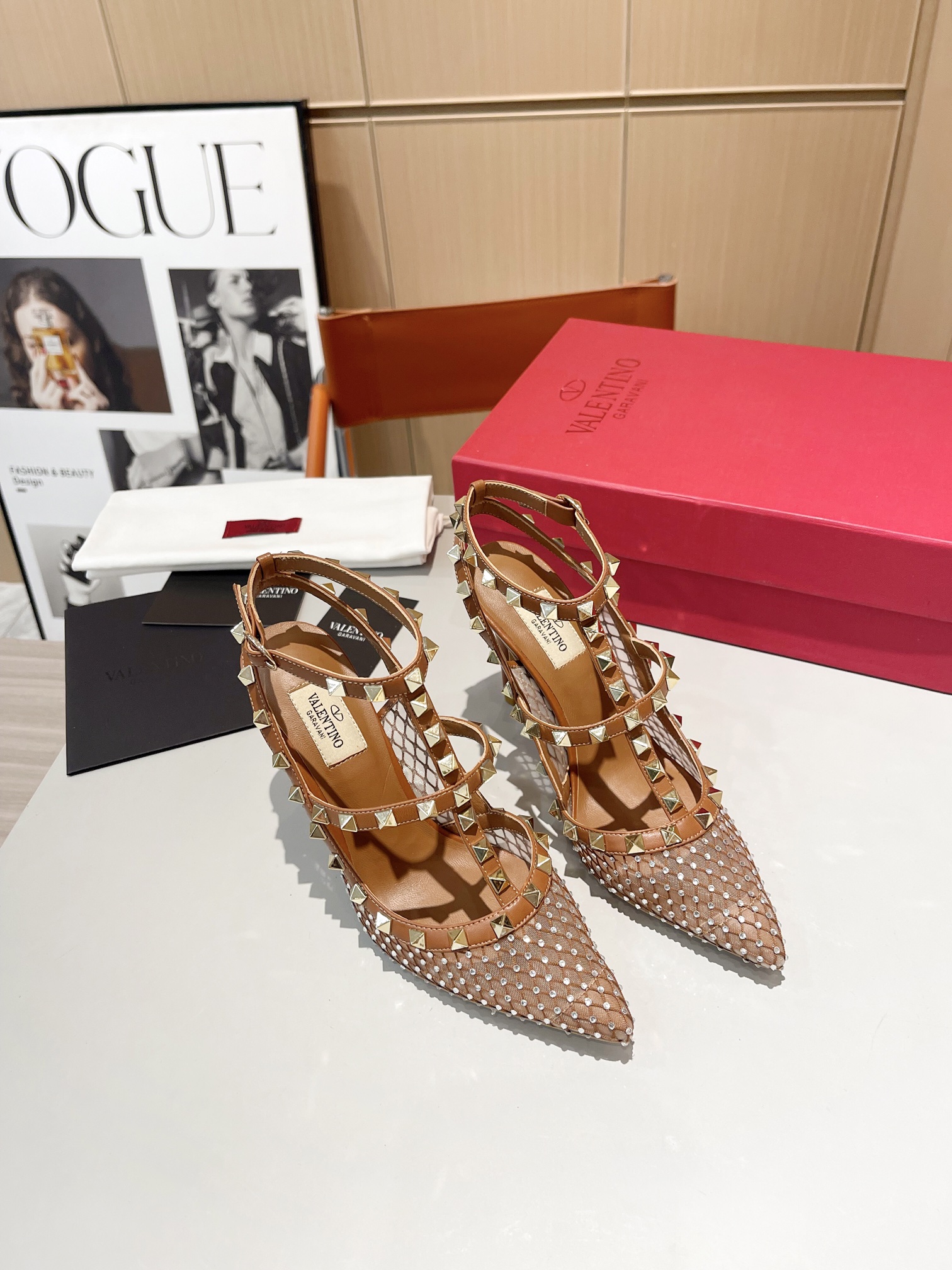 versión superior 𝑉𝐴𝐿𝐸𝑁𝑇𝐼𝑁𝑂 Valentino Primavera/Verano 2024 Nueva Mujer ¡La parte posterior 
