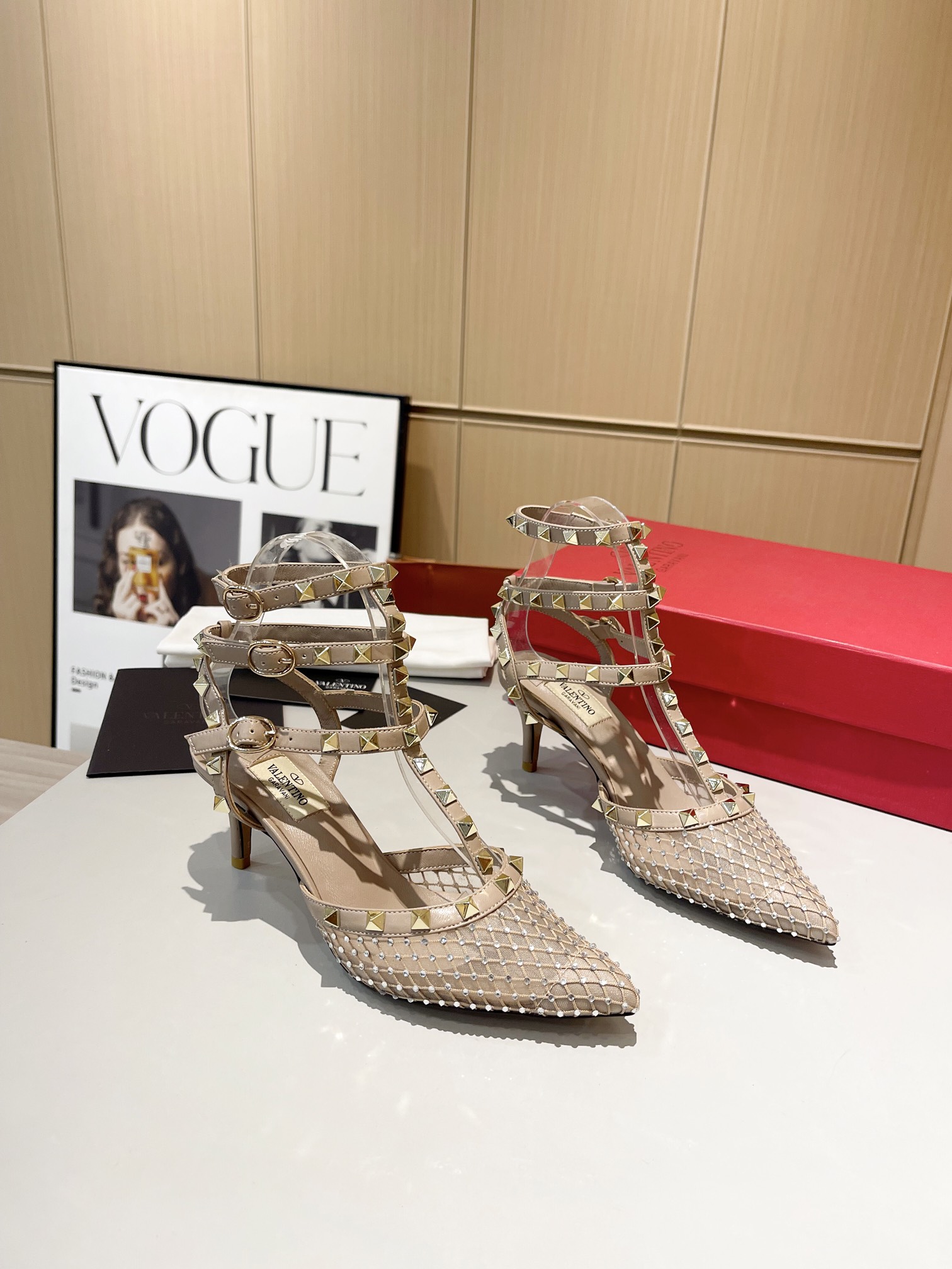 versión superior 𝑉𝐴𝐿𝐸𝑁𝑇𝐼𝑁𝑂 Valentino Primavera/Verano 2024 Nueva Mujer ¡La parte posterior 