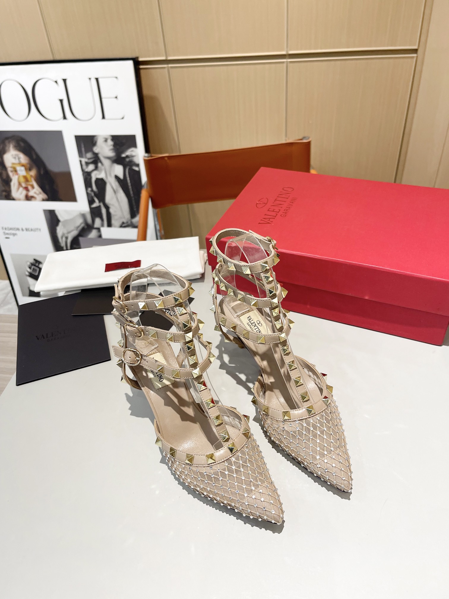 versión superior 𝑉𝐴𝐿𝐸𝑁𝑇𝐼𝑁𝑂 Valentino Primavera/Verano 2024 Nueva Mujer ¡La parte posterior 