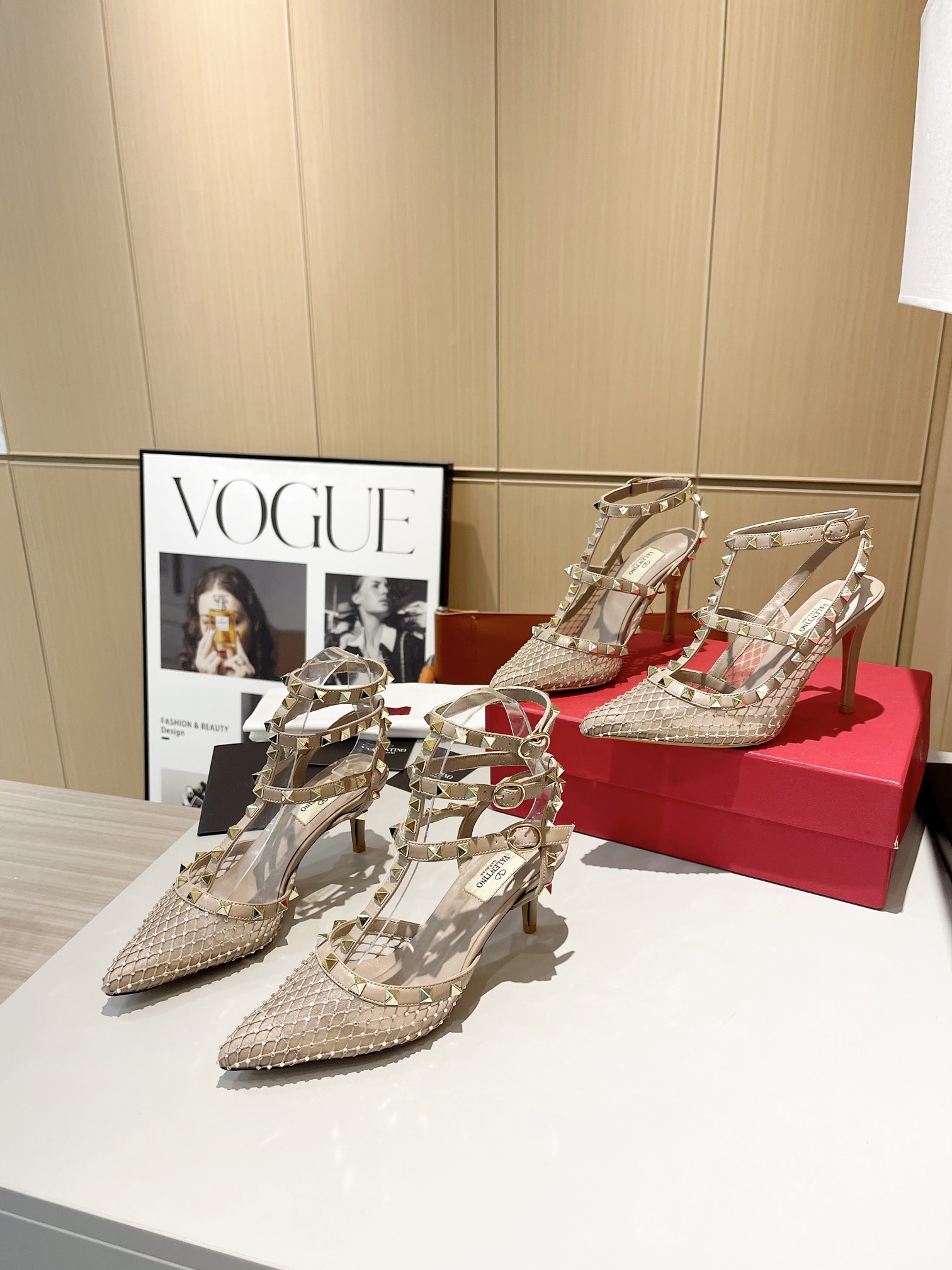 versión superior 𝑉𝐴𝐿𝐸𝑁𝑇𝐼𝑁𝑂 Valentino Primavera/Verano 2024 Nueva Mujer ¡La parte posterior 