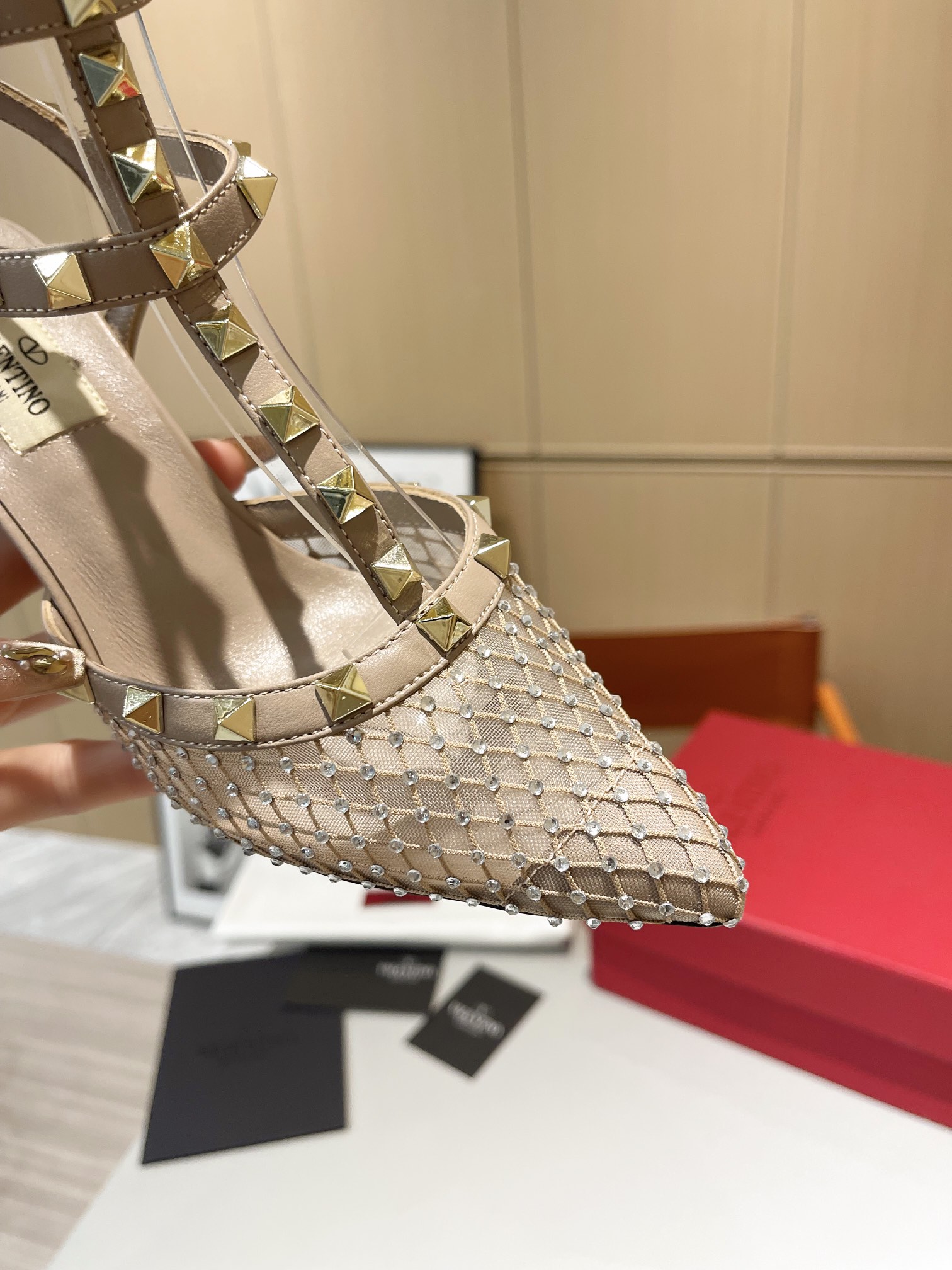 versión superior 𝑉𝐴𝐿𝐸𝑁𝑇𝐼𝑁𝑂 Valentino Primavera/Verano 2024 Nueva Mujer ¡La parte posterior 