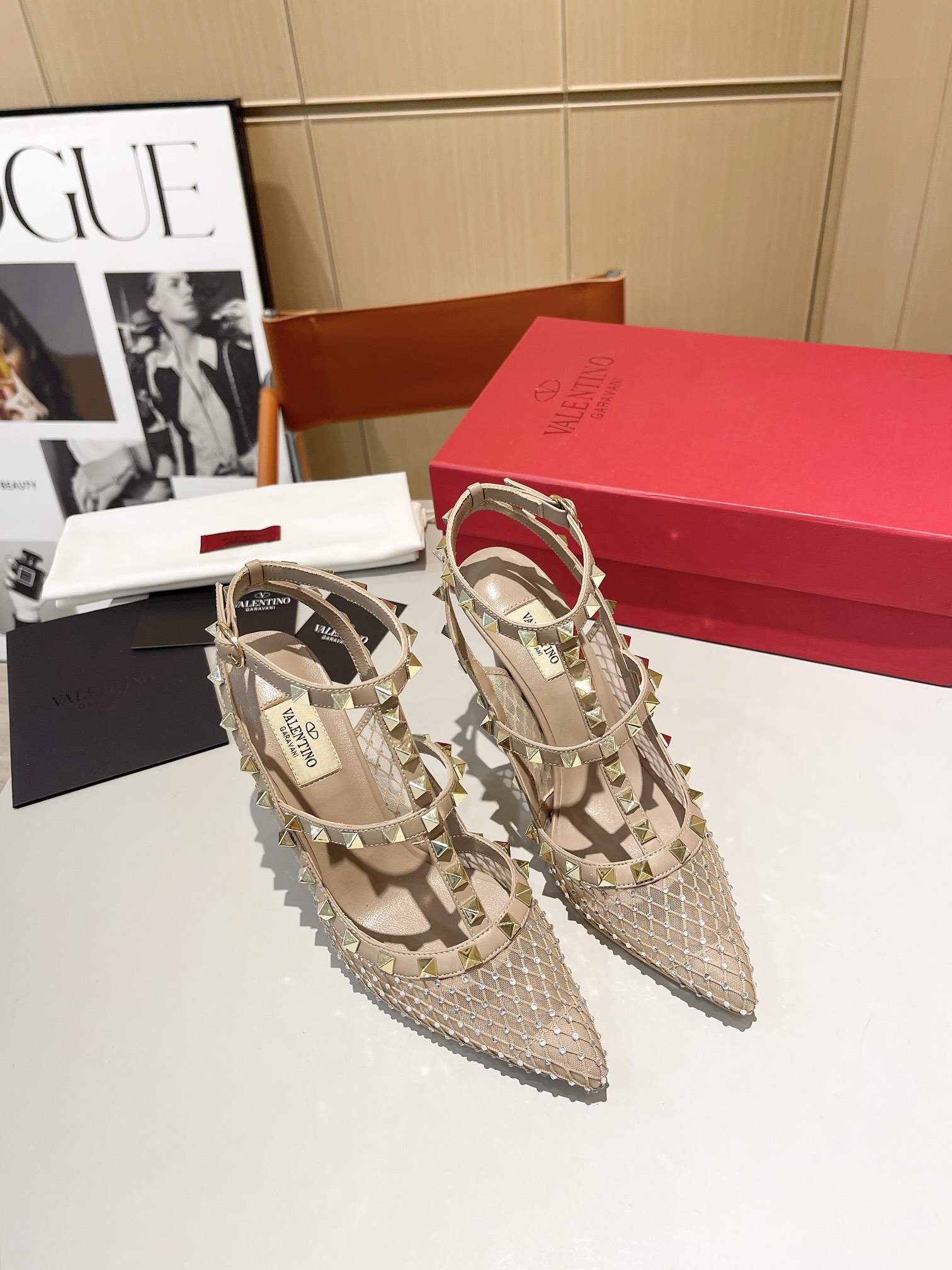 versión superior 𝑉𝐴𝐿𝐸𝑁𝑇𝐼𝑁𝑂 Valentino Primavera/Verano 2024 Nueva Mujer ¡La parte posterior 