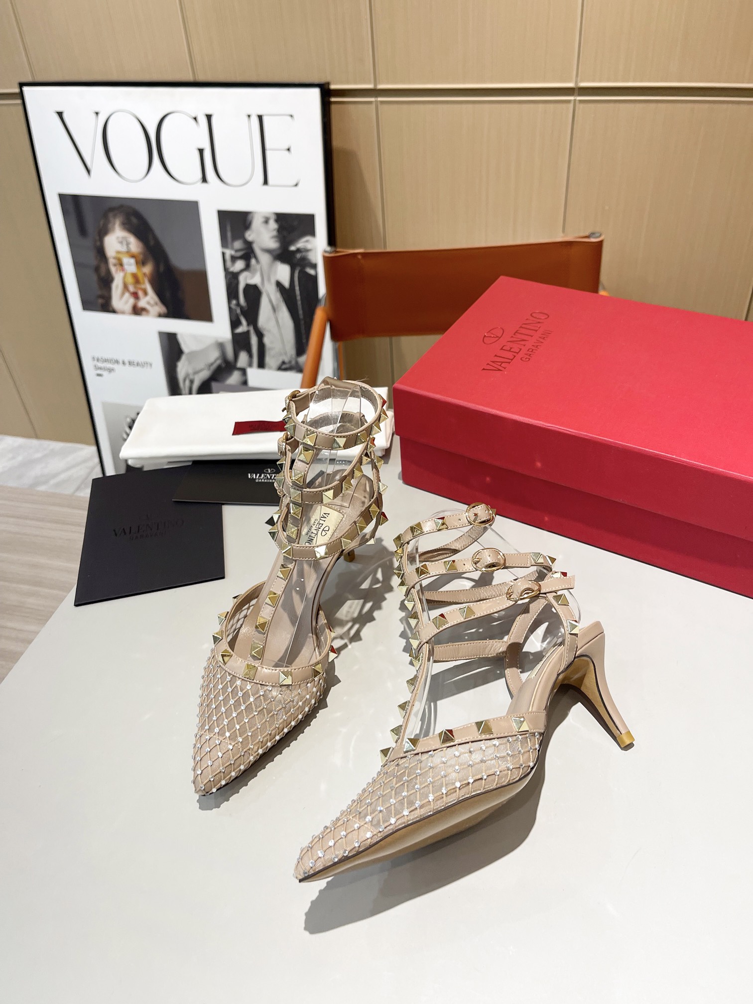 versión superior 𝑉𝐴𝐿𝐸𝑁𝑇𝐼𝑁𝑂 Valentino Primavera/Verano 2024 Nueva Mujer ¡La parte posterior 