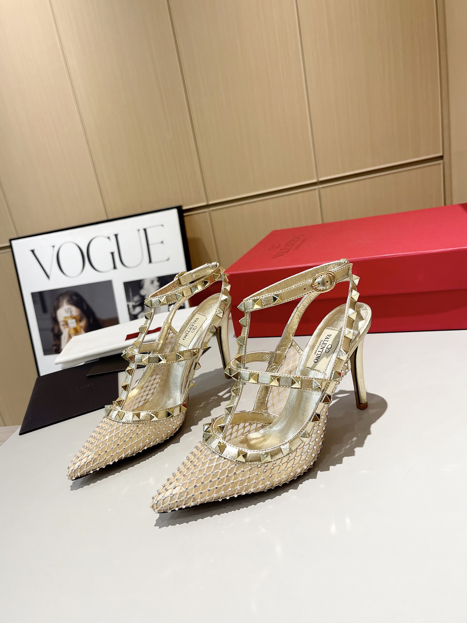 versión superior 𝑉𝐴𝐿𝐸𝑁𝑇𝐼𝑁𝑂 Valentino Primavera/Verano 2024 Nueva Mujer ¡La parte posterior 