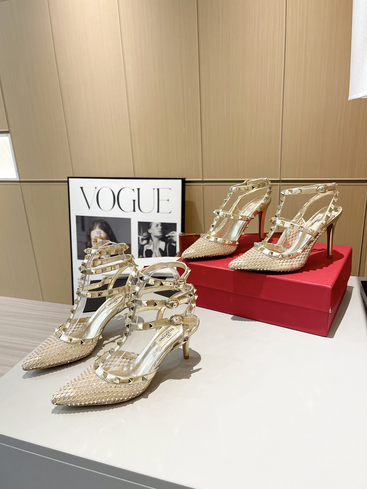 versión superior 𝑉𝐴𝐿𝐸𝑁𝑇𝐼𝑁𝑂 Valentino Primavera/Verano 2024 Nueva Mujer ¡La parte posterior 