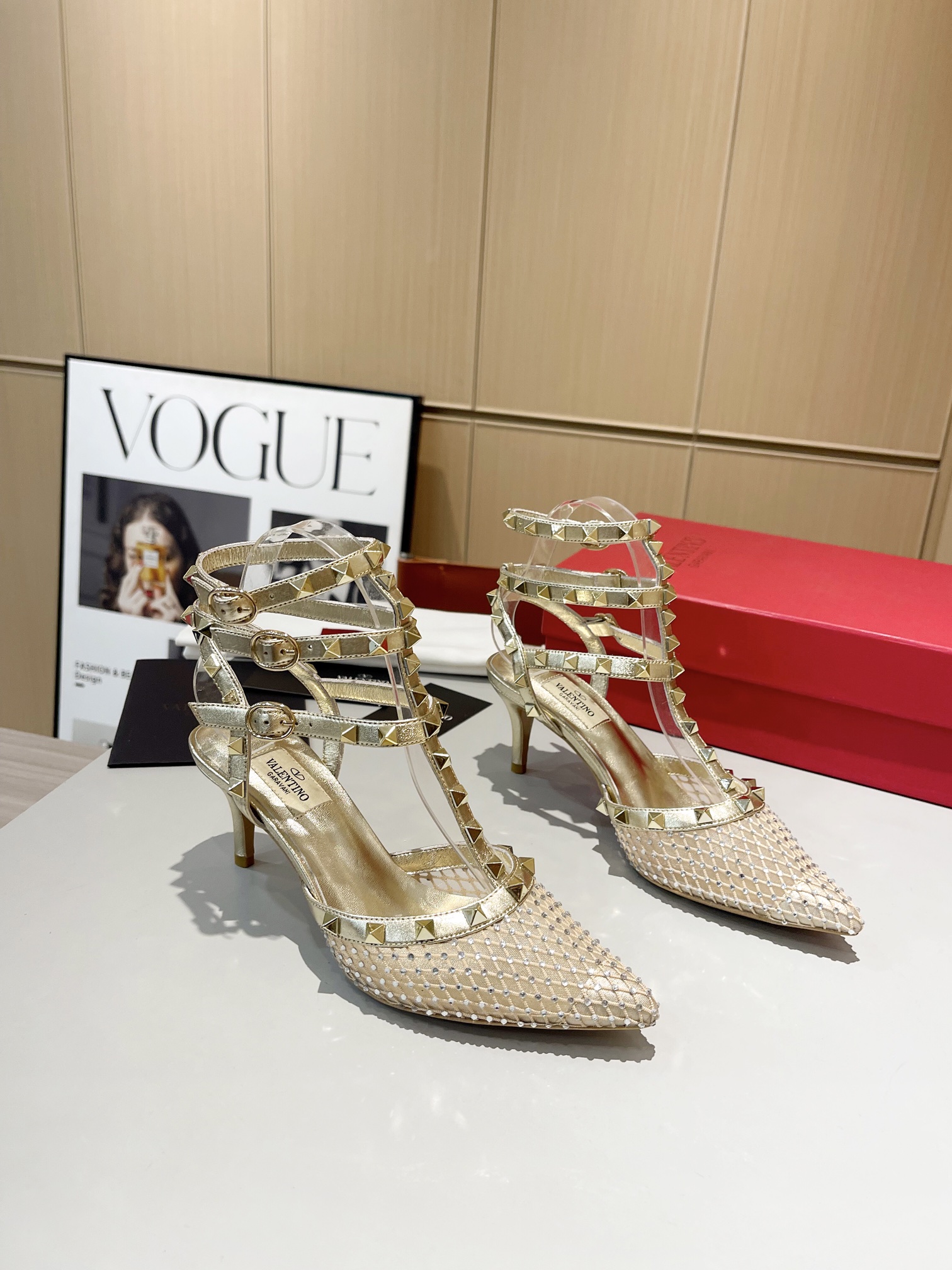 versión superior 𝑉𝐴𝐿𝐸𝑁𝑇𝐼𝑁𝑂 Valentino Primavera/Verano 2024 Nueva Mujer ¡La parte posterior 