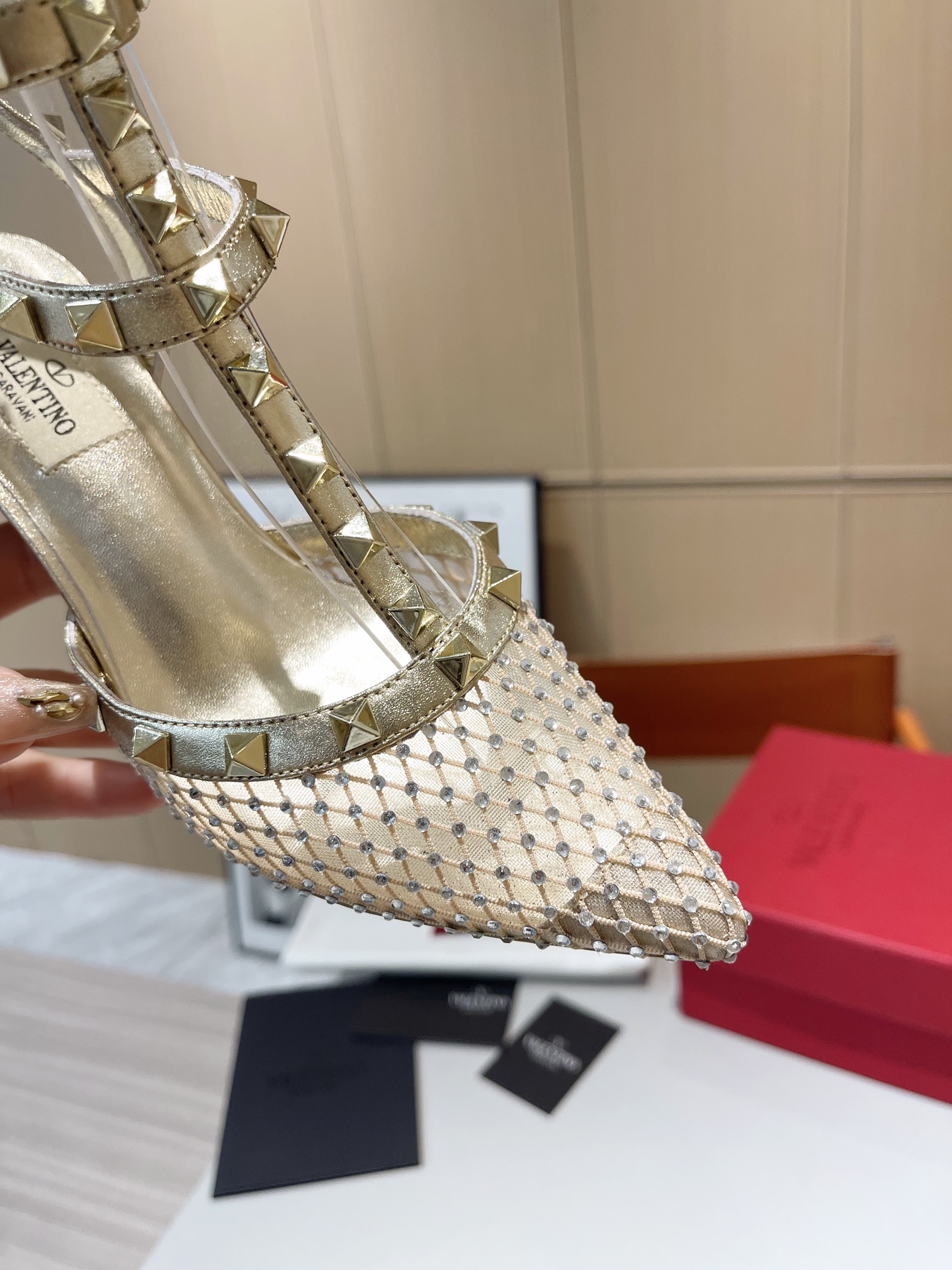 versión superior 𝑉𝐴𝐿𝐸𝑁𝑇𝐼𝑁𝑂 Valentino Primavera/Verano 2024 Nueva Mujer ¡La parte posterior 