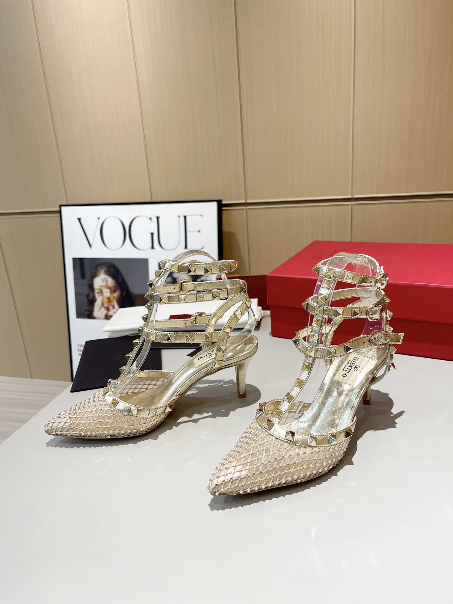 versión superior 𝑉𝐴𝐿𝐸𝑁𝑇𝐼𝑁𝑂 Valentino Primavera/Verano 2024 Nueva Mujer ¡La parte posterior 