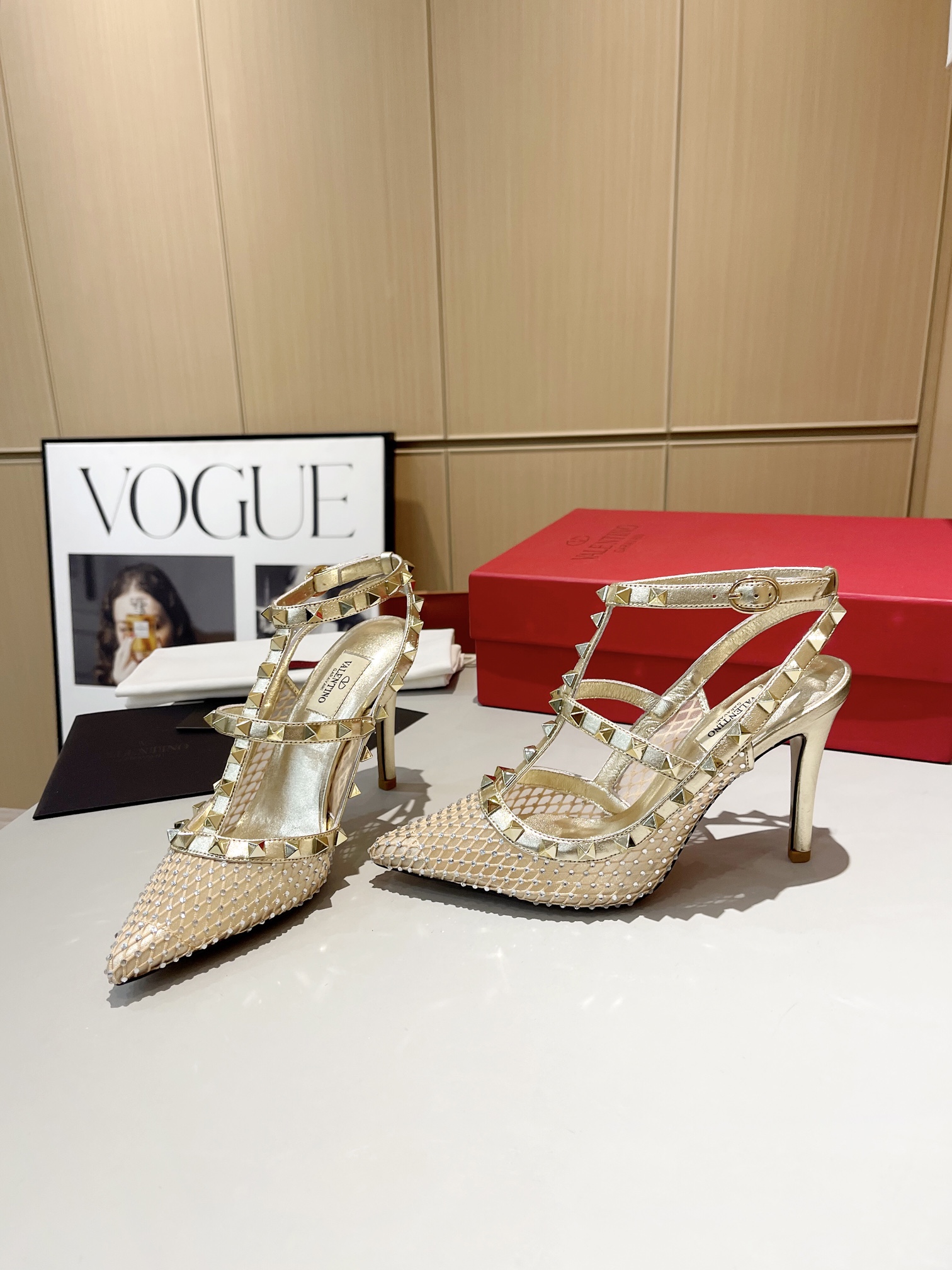 versión superior 𝑉𝐴𝐿𝐸𝑁𝑇𝐼𝑁𝑂 Valentino Primavera/Verano 2024 Nueva Mujer ¡La parte posterior 