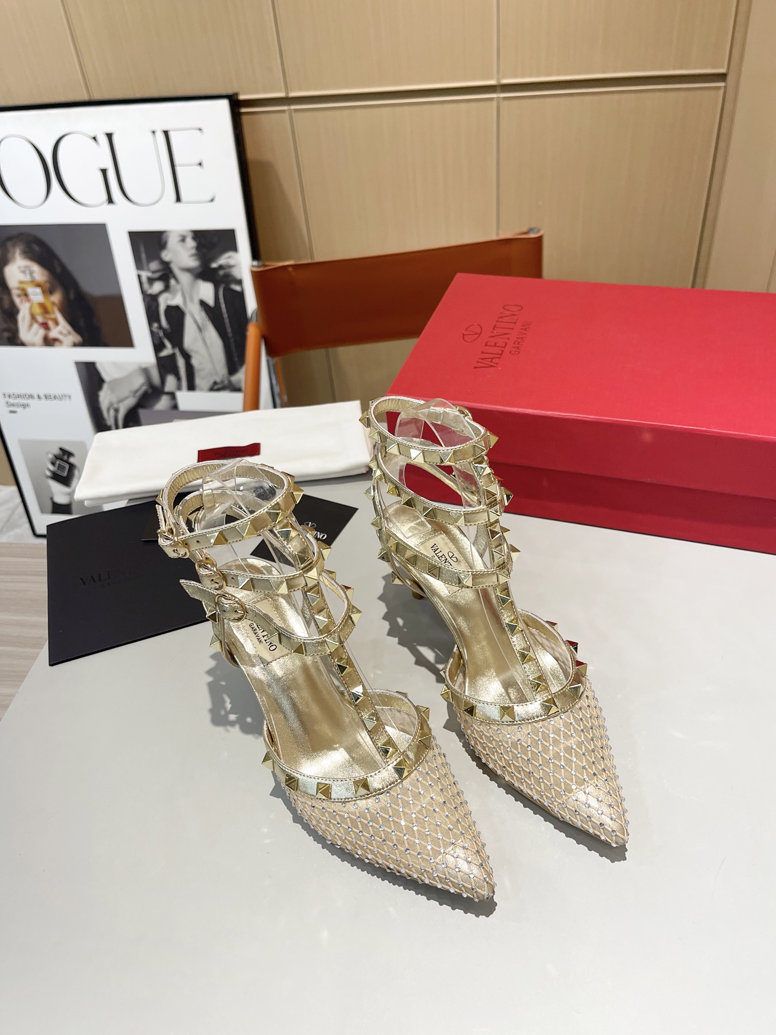 versión superior 𝑉𝐴𝐿𝐸𝑁𝑇𝐼𝑁𝑂 Valentino Primavera/Verano 2024 Nueva Mujer ¡La parte posterior 