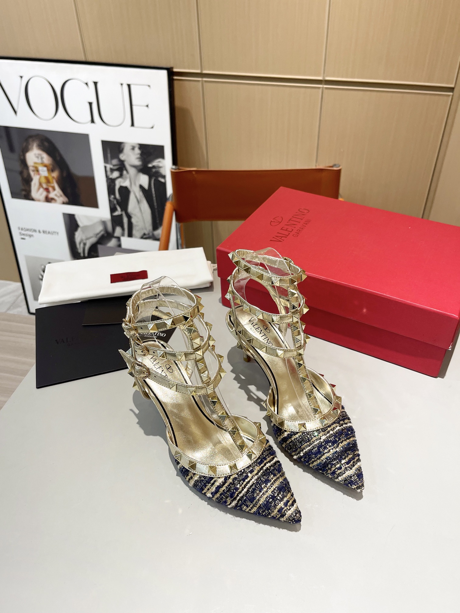 versión superior 𝑉𝐴𝐿𝐸𝑁𝑇𝐼𝑁𝑂 Valentino 2024 primavera y verano nuevo de las mujeres La parte 