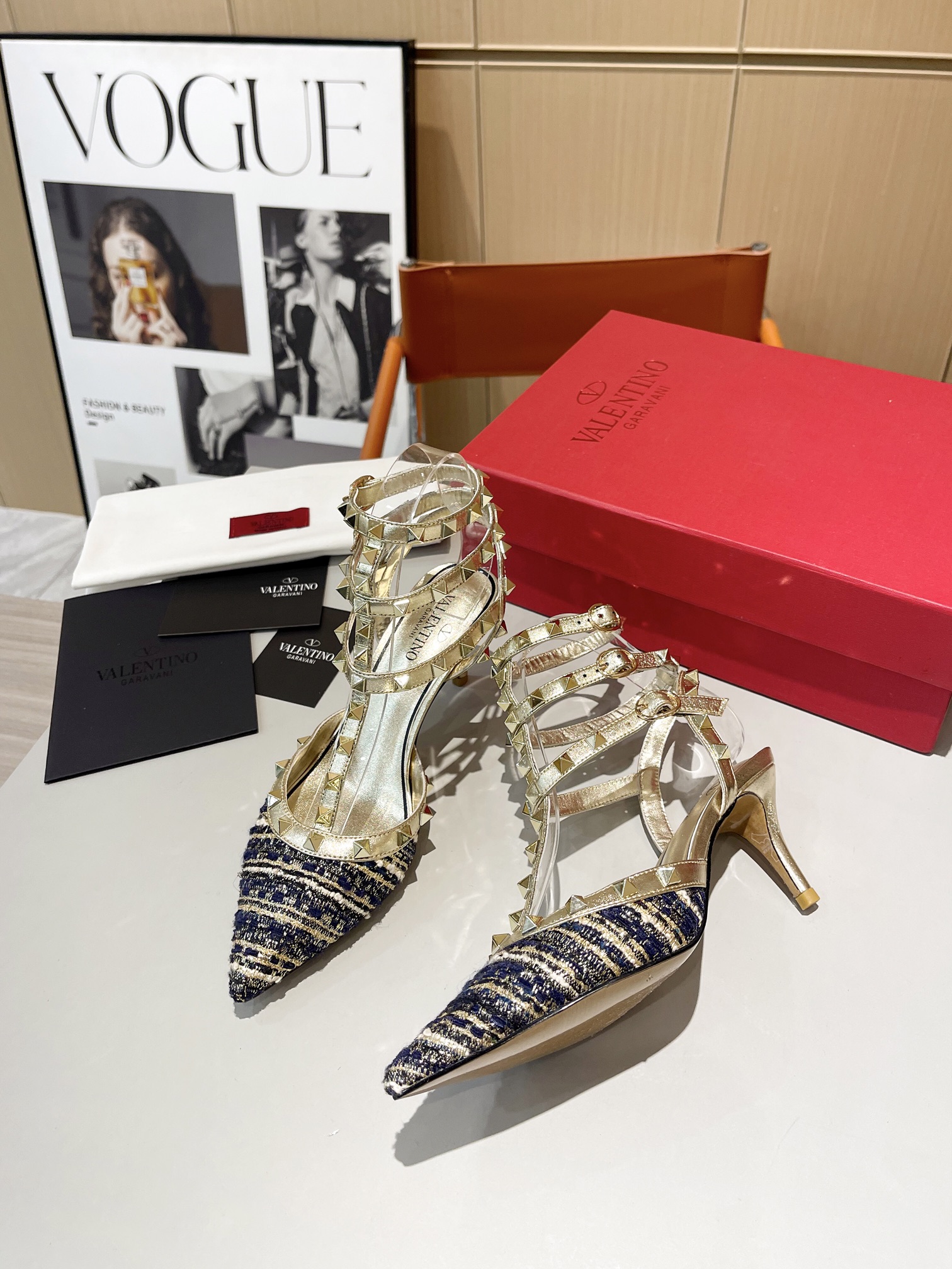 versión superior 𝑉𝐴𝐿𝐸𝑁𝑇𝐼𝑁𝑂 Valentino 2024 primavera y verano nuevo de las mujeres La parte 