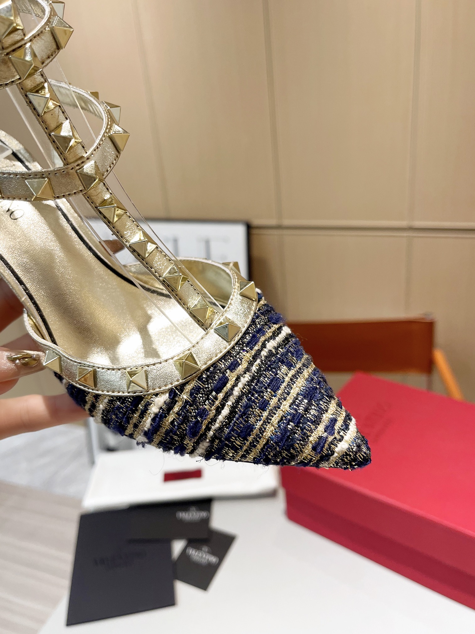 versión superior 𝑉𝐴𝐿𝐸𝑁𝑇𝐼𝑁𝑂 Valentino 2024 primavera y verano nuevo de las mujeres La parte 