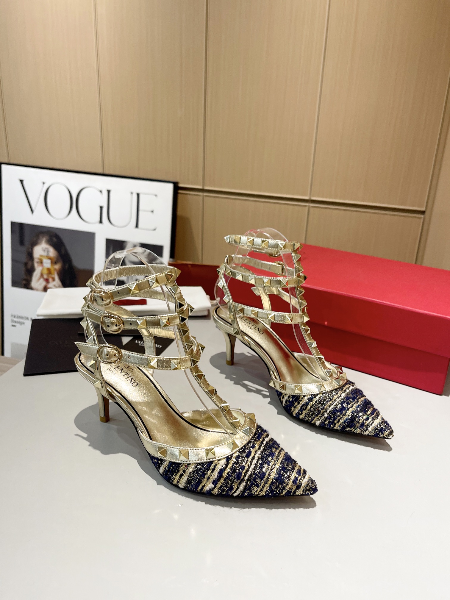 versión superior 𝑉𝐴𝐿𝐸𝑁𝑇𝐼𝑁𝑂 Valentino 2024 primavera y verano nuevo de las mujeres La parte 
