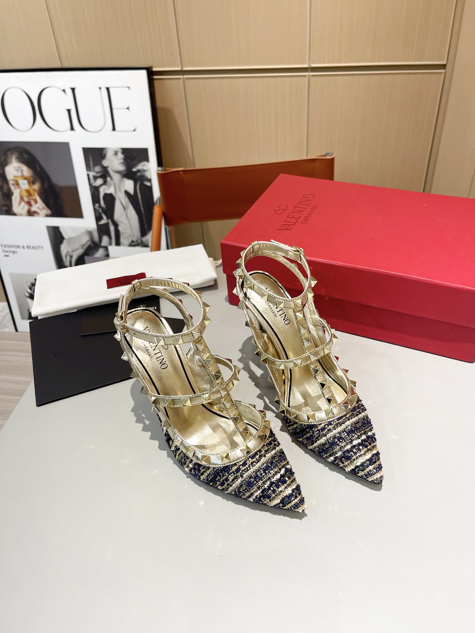versión superior 𝑉𝐴𝐿𝐸𝑁𝑇𝐼𝑁𝑂 Valentino 2024 primavera y verano nuevo de las mujeres La parte 