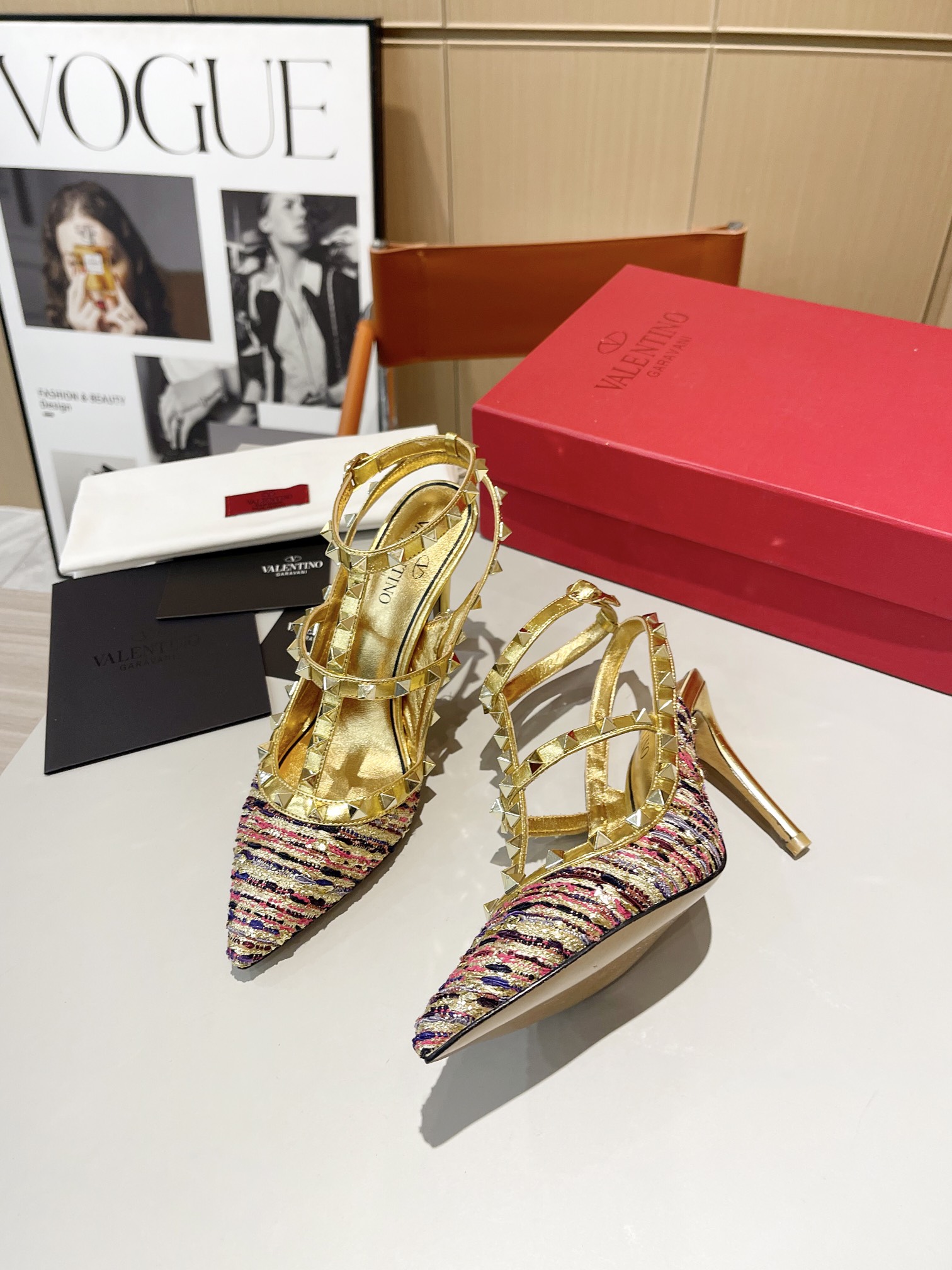 versión superior 𝑉𝐴𝐿𝐸𝑁𝑇𝐼𝑁𝑂 Valentino 2024 primavera y verano nuevo de las mujeres La parte 