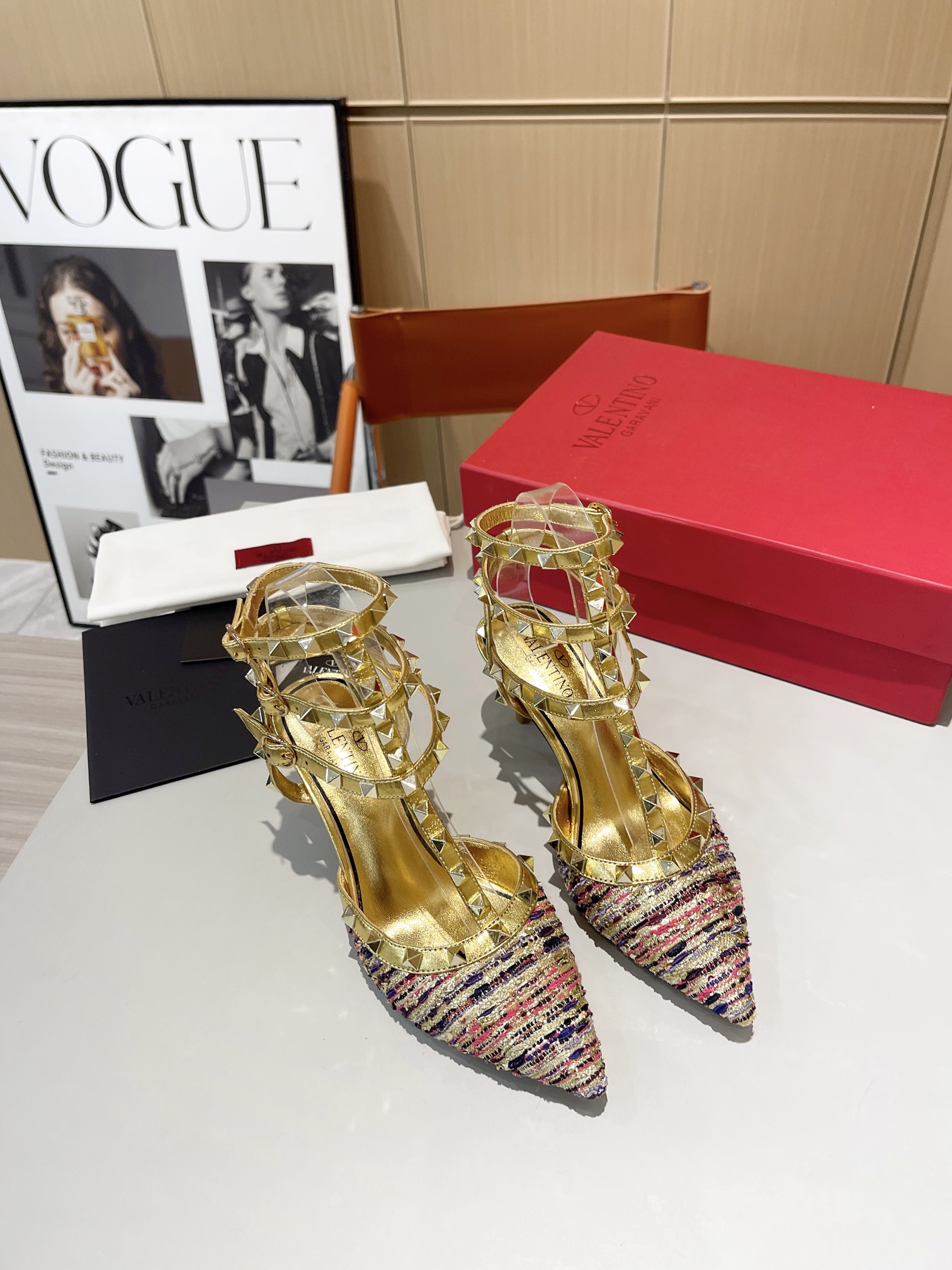 versión superior 𝑉𝐴𝐿𝐸𝑁𝑇𝐼𝑁𝑂 Valentino 2024 primavera y verano nuevo de las mujeres La parte 