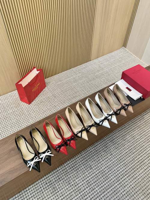 Valentino Women's Pointed-Toe Pumps with Bow Detail - Elegant & Comfortable 1 Valentino Women's Pointed-Toe Pumps with Bow Detail - Elegant & Comfortable