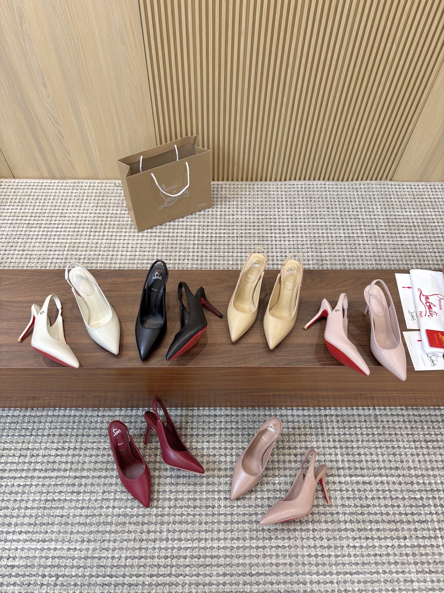 NO:871126,Christian Louboutin CL 'Patent Leather Series' is shipped throughout the year. Noble and luxurious, genuine blingbling, real materials, all are customized by the pattern maker, and the materials are made of original customized materials to achieve the taste of the original. 6 colors to choose from. Imported cow patent leather for the upper. Sheepskin lining for the feet/lining. Number of yards: 34-40.41.42. Two heel heights: 10cm-8cm. P genuine leather sole. P rubber sole, high heels, high.  heels, sheepskin19860909全年出货Christian Louboutin CL 《漆皮皮系列》高贵奢华 真真正正的blingbling 真材实料 、所有都由版师全鞋订制、材料更是采用原版定制材料 做到了原版的味道 6个颜色选择鞋面进口牛漆皮 内里羊皮垫脚/内里 码数:34-40.41.42 跟高两种跟高10cm-8cm P真皮底 P橡胶底,高跟鞋,high heels,sheepskin,Women's Shoes