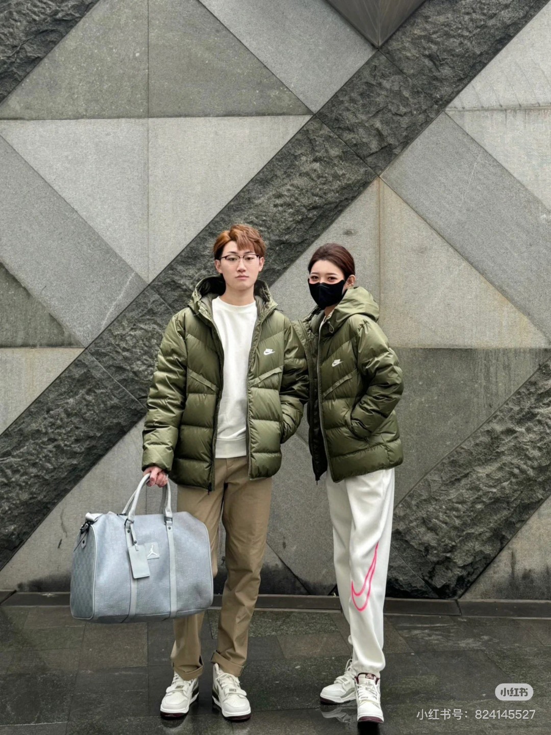 军绿上身效果⬇️
我是真的太喜欢绿色了
多穿绿色的衣服真的感觉
能吸收到大自然的生命力
整个人都活力满满的很向上的状态