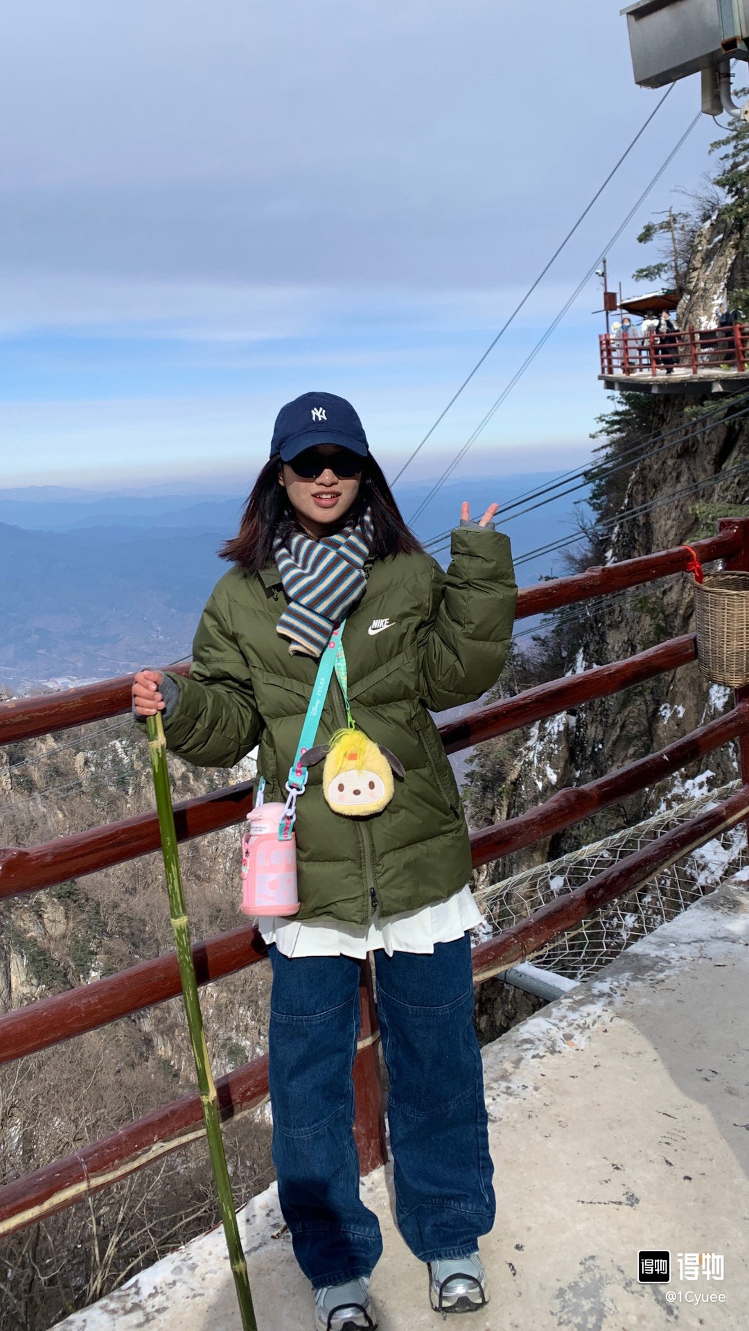 军绿上身效果⬇️
我是真的太喜欢绿色了
多穿绿色的衣服真的感觉
能吸收到大自然的生命力
整个人都活力满满的很向上的状态