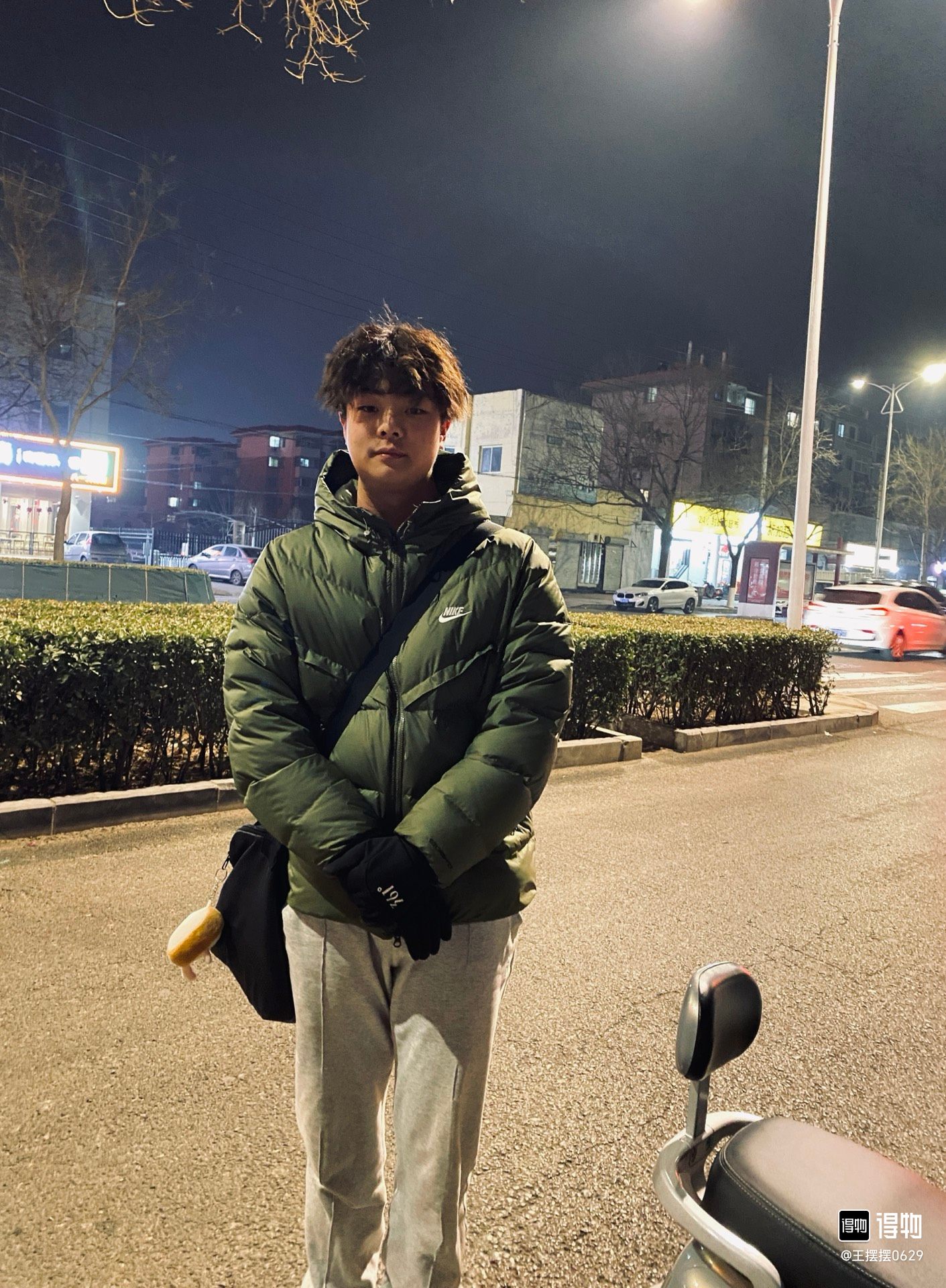 军绿上身效果⬇️
我是真的太喜欢绿色了
多穿绿色的衣服真的感觉
能吸收到大自然的生命力
整个人都活力满满的很向上的状态