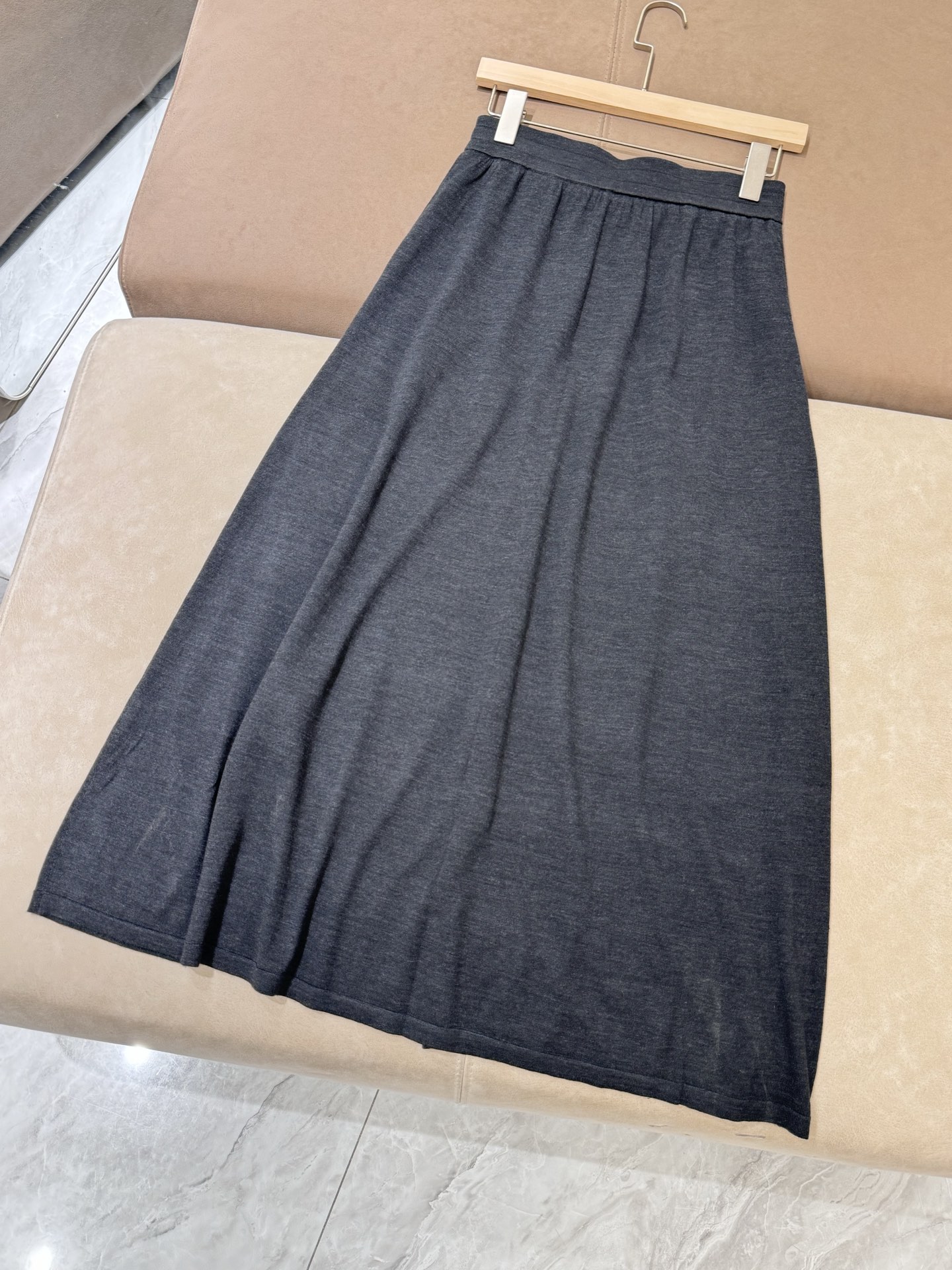 P989 One-Size-Fits-All Dress with BC Embroidery in Wool and Silk - 图片 5