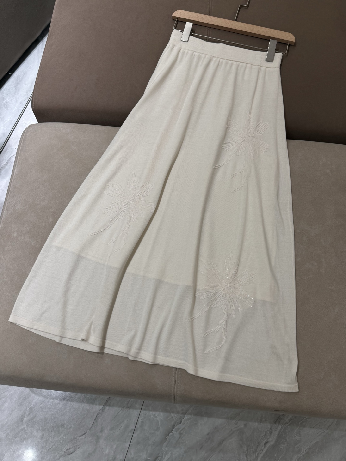 P989 One-Size-Fits-All Dress with BC Embroidery in Wool and Silk - 图片 3