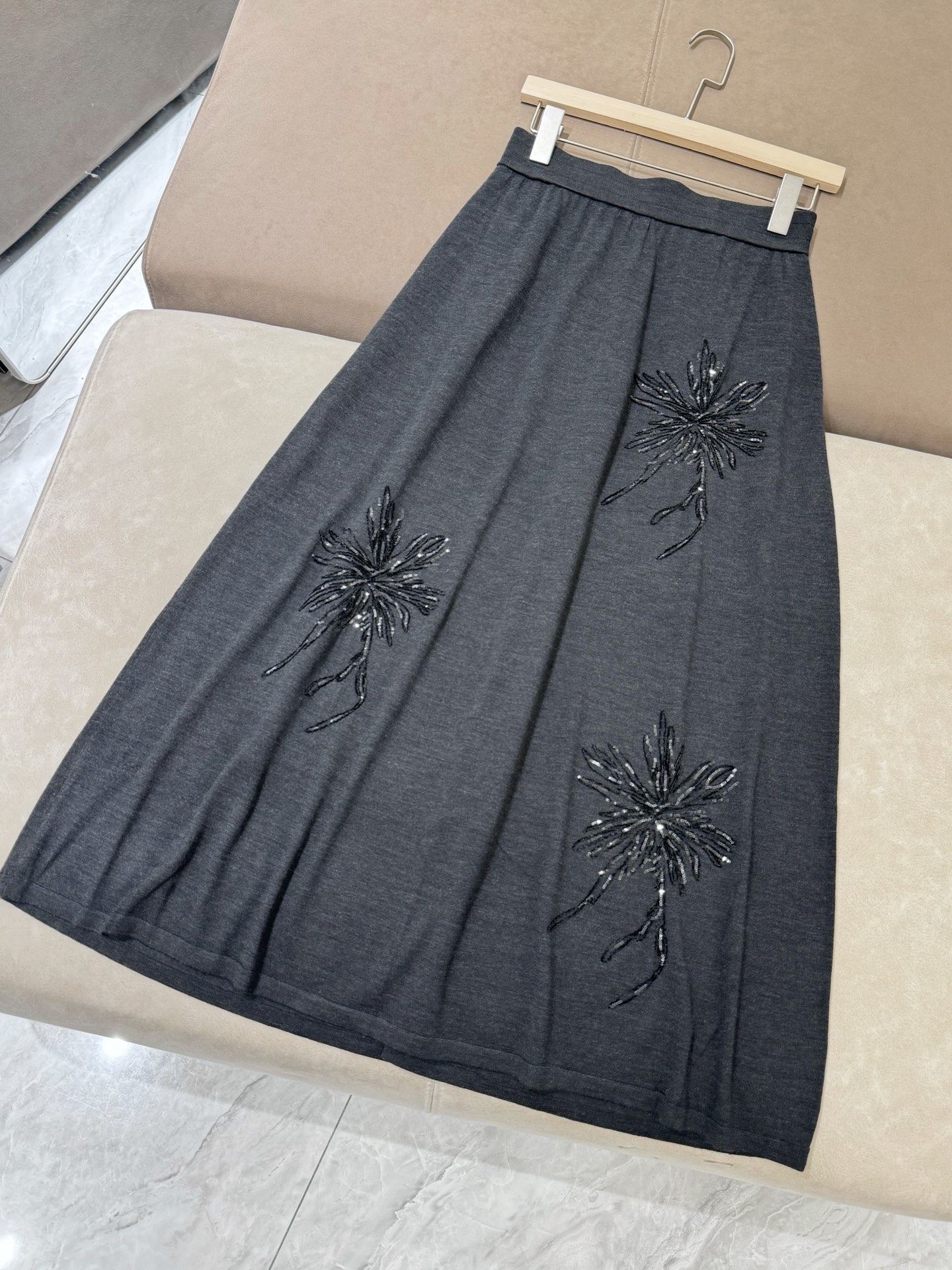 P989 One-Size-Fits-All Dress with BC Embroidery in Wool and Silk - 图片 4