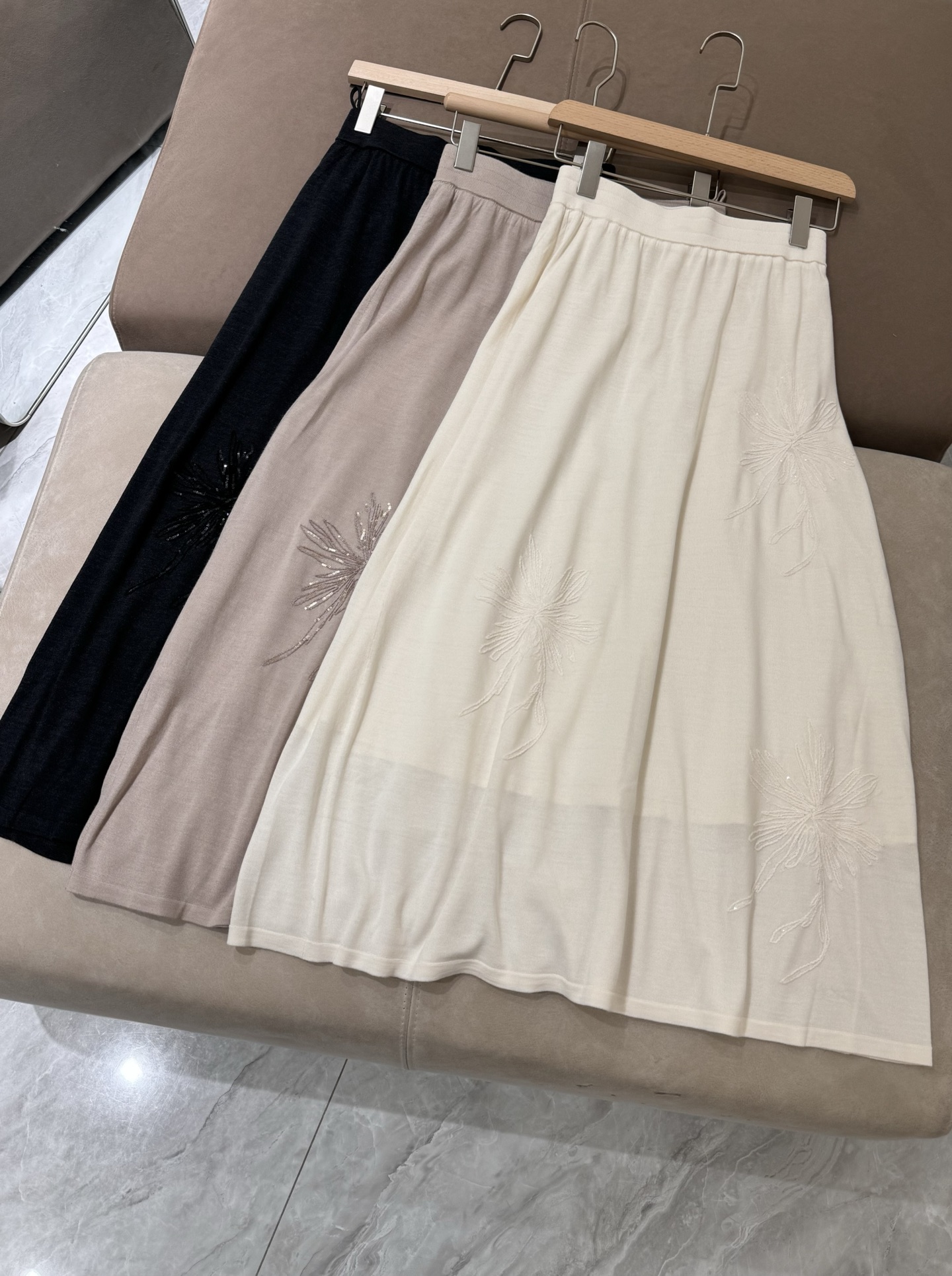 P989 One-Size-Fits-All Dress with BC Embroidery in Wool and Silk