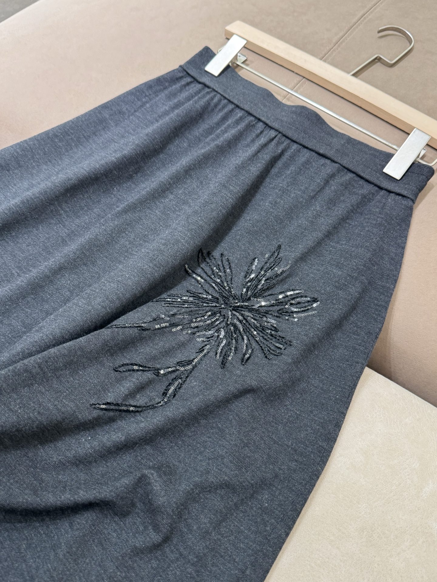 P989 One-Size-Fits-All Dress with BC Embroidery in Wool and Silk - 图片 6