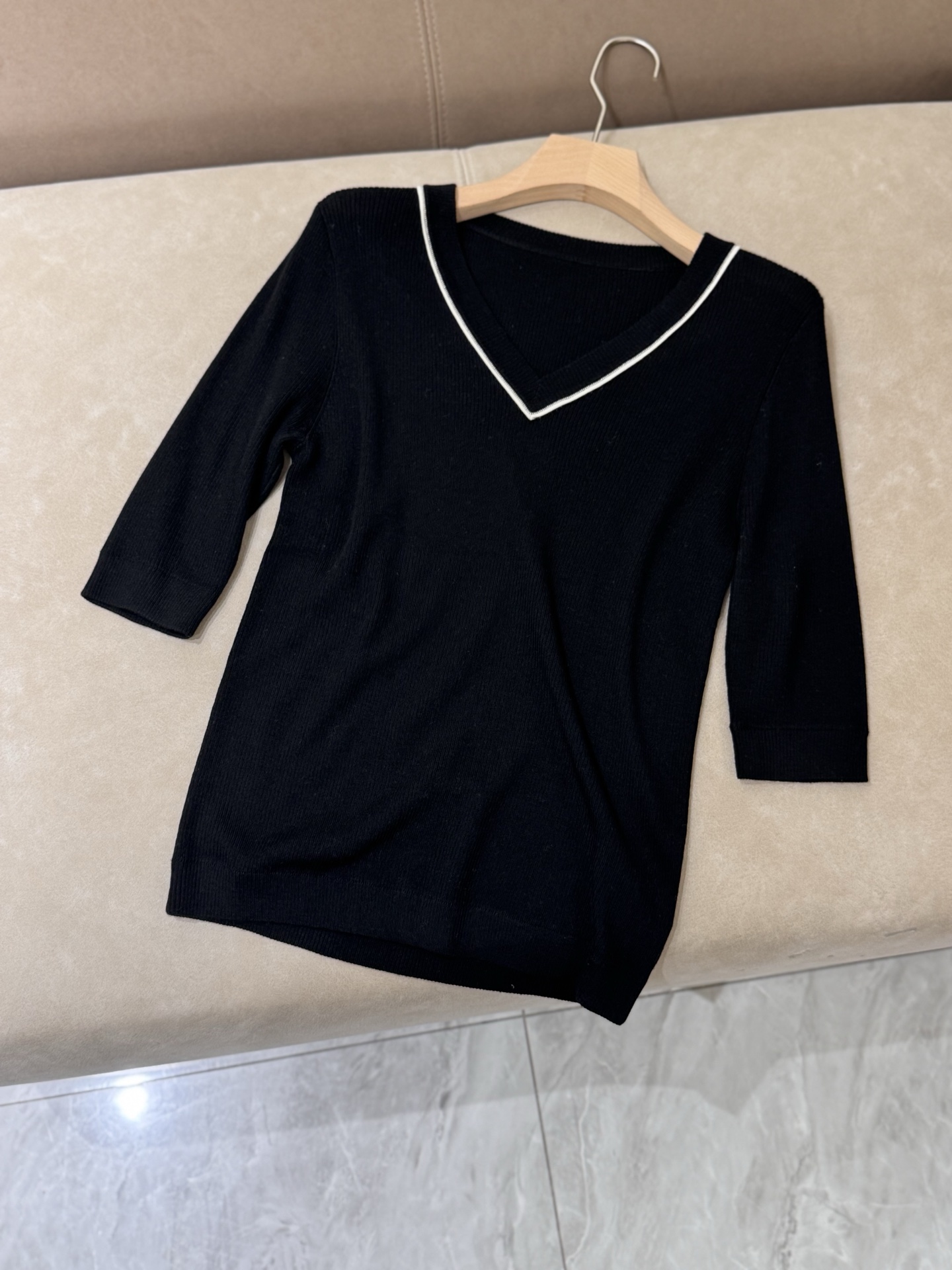 Elegant Women's V-Neck Knitted Top - Short Sleeve, Available in Multiple Colors 8 i1752459889805 1059 0 6