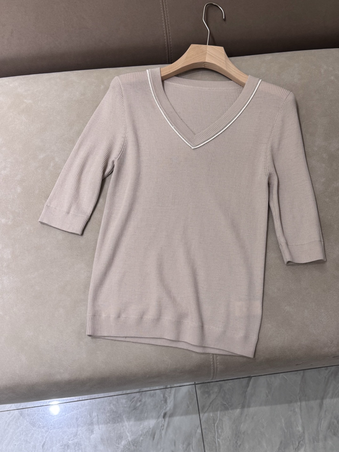 Elegant Women's V-Neck Knitted Top - Short Sleeve, Available in Multiple Colors 7 i1752459889921 3620 0 5
