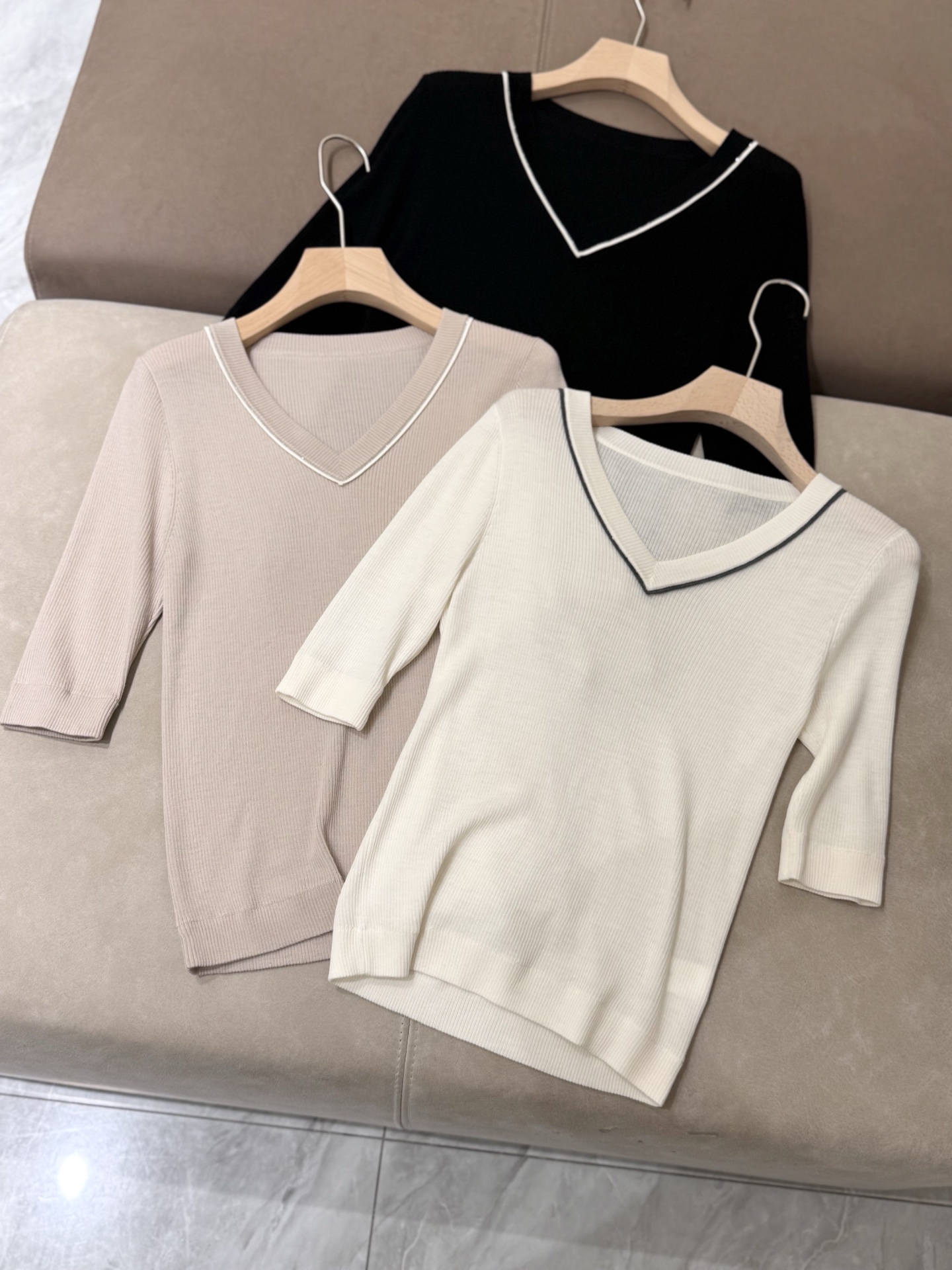 Elegant Women's V-Neck Knitted Top - Short Sleeve, Available in Multiple Colors 2 i1752459891394 4121 0 0