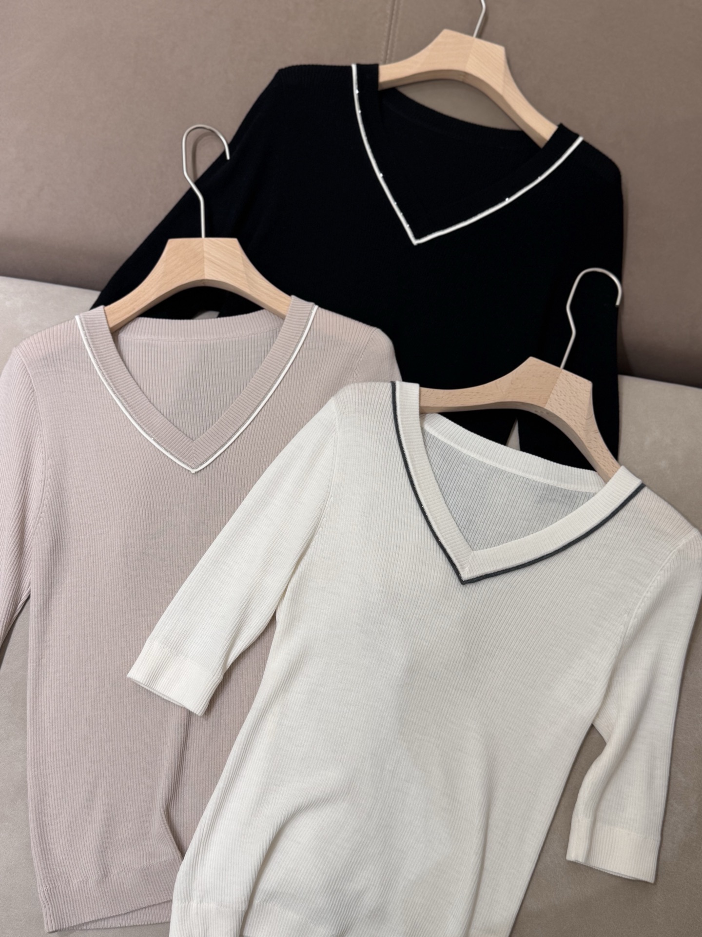 Elegant Women's V-Neck Knitted Top - Short Sleeve, Available in Multiple Colors 3 i1752459891427 4433 0 1