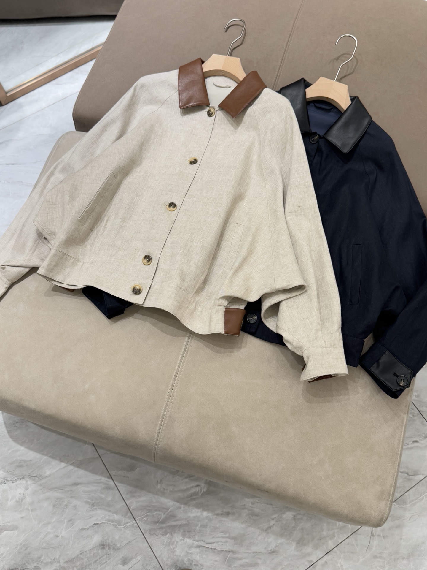 Chaqueta de Lino con Cuello de Cuero LP - Elegancia y Comodidad en Cada Detalle