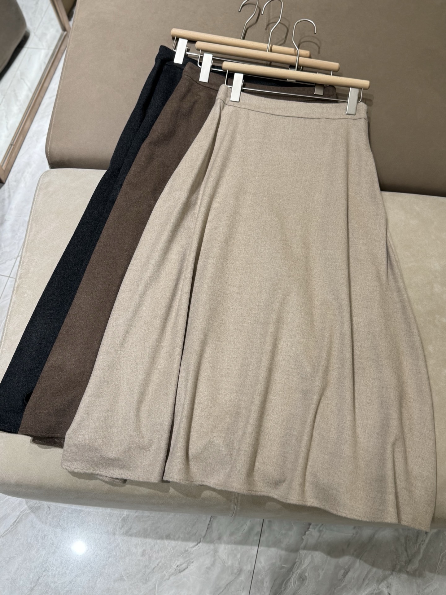 Elegant Wool Blend A-Line Midi Skirt - Versatile Style for 2024 2 i1754364559931 4432 0 0