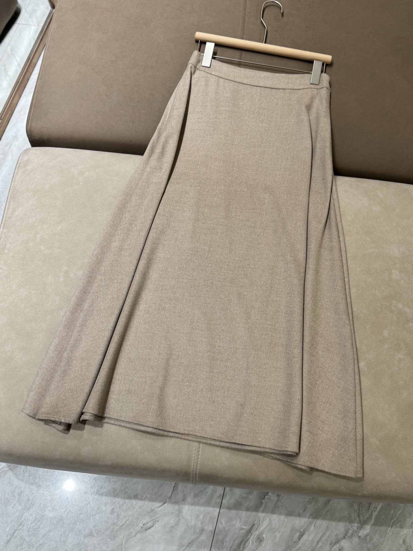 Elegant Wool Blend A-Line Midi Skirt - Versatile Style for 2024 3 i1754364561976 6398 0 1