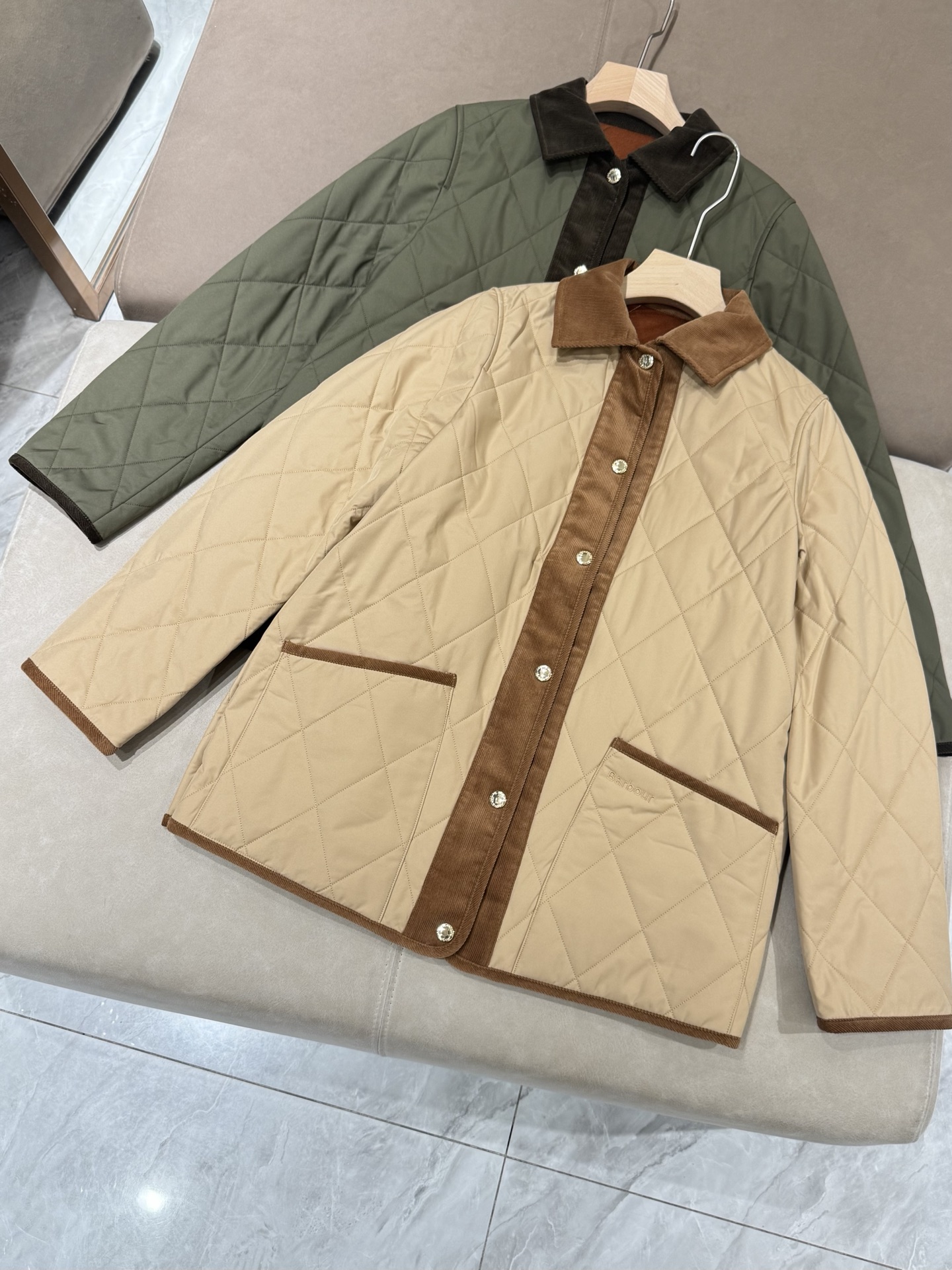 Burberry Veste Matelassée Femme - Élégance et Confort, Collection 2025