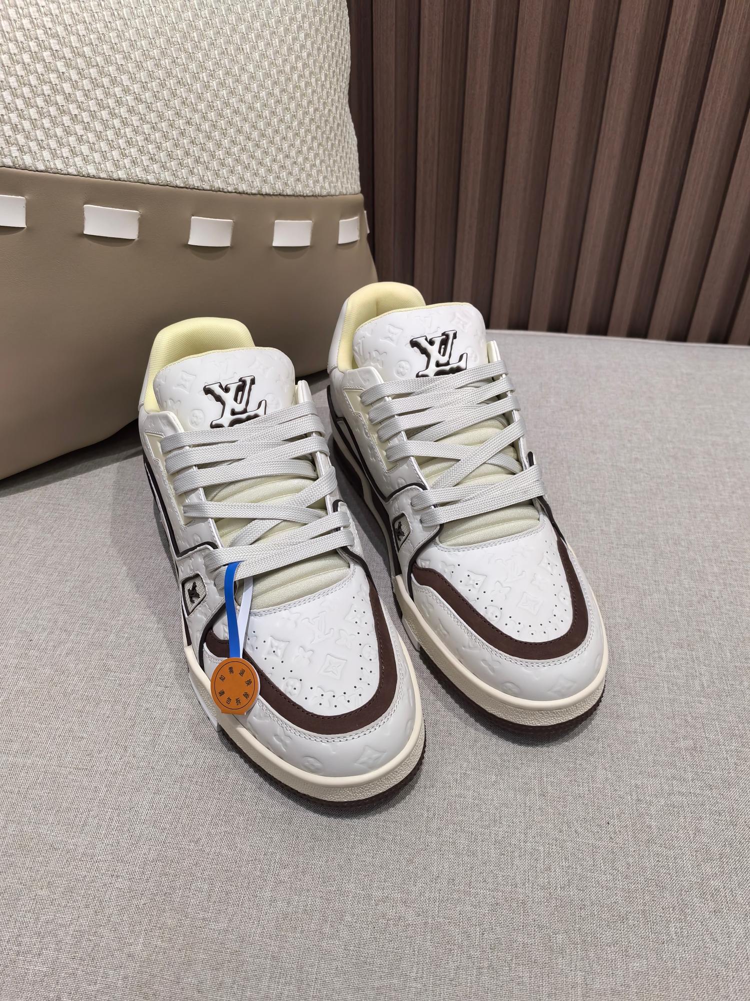 Precio de fábrica p440 @ Blanco Marrón Modelo de pareja 👫L La silueta clásica fue diseñada por virgil abloh y está ins…