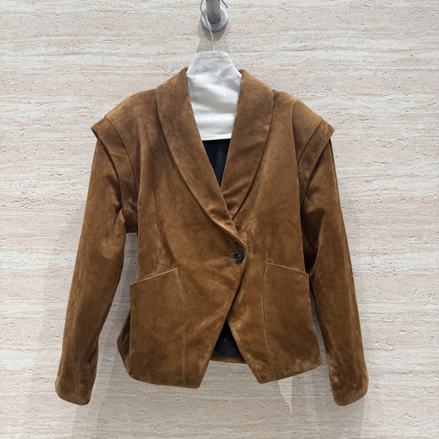 NO:775336,Therow's new American-style British-style lapel small jacket, 100% imported Kenyan suede goatskin, the designer style is super correct, and it refuses to be mixed. It is a must-have for beautiful women when going out, fashionable and comfortable, and the texture details are both online. Size 36.38.40.42, women's clothing, jackets & coats, sheepskin,19860909Therow 新款美式英伦风翻领小外套,百分百进口肯尼亚反绒山羊皮,设计师款版型超正,拒绝撞衫,靓女出街必备,时髦又舒适,质感细节双在线 尺码36.38.40.42,女装,jackets & coats,sheepskin,,Women's clothing