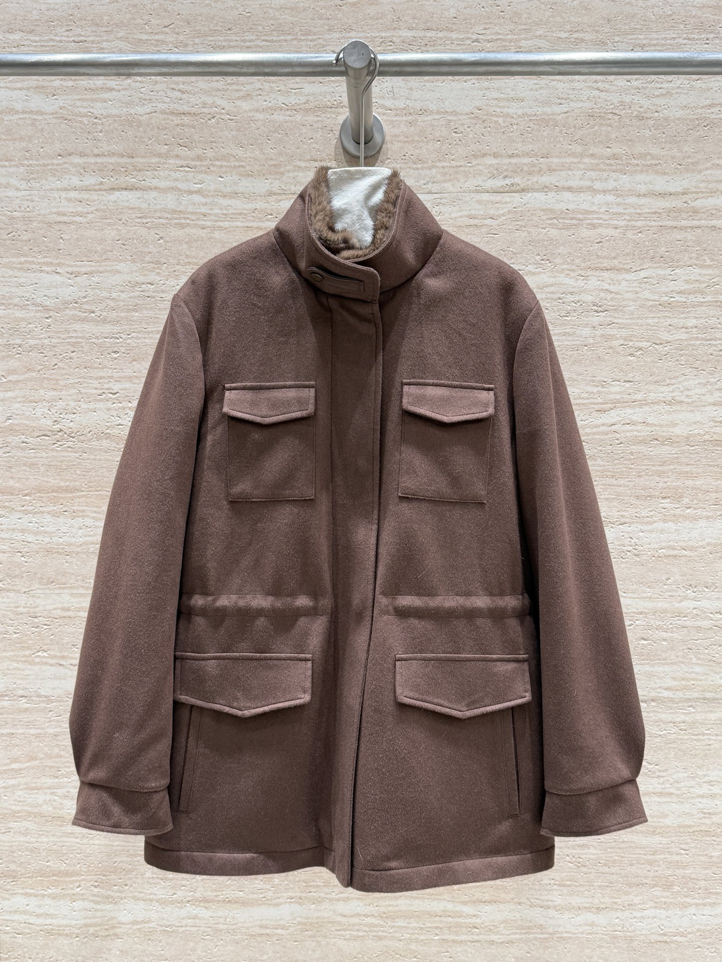 NO:677712,——·Update high-definition·Private collection·—— Loro Piana’s new autumn and winter old money style stand-collar sable jacket, the same style for men and women, using sable imported from Finland, the ceiling of the mink world, high-end luxury, giving full play to relaxed elegance, waist drawstring design, two wears, Loro Piana’s dream dress, it is difficult not to love Size 36.38.40.42, women's clothing, loro piana, jackets & coats,19860909——·更新高定·私藏·—— Loro Piana新款秋冬老钱风立领紫貂外套,男女同款,采用芬兰进口紫貂,水貂界的天花板,高级奢华,把松弛优雅发挥得淋漓尽致,腰间抽绳设计,一衣两穿,Loro Piana的梦中情服,让人不爱都难 尺码36.38.40.42,女装,loro piana,jackets & coats,,Women's clothing