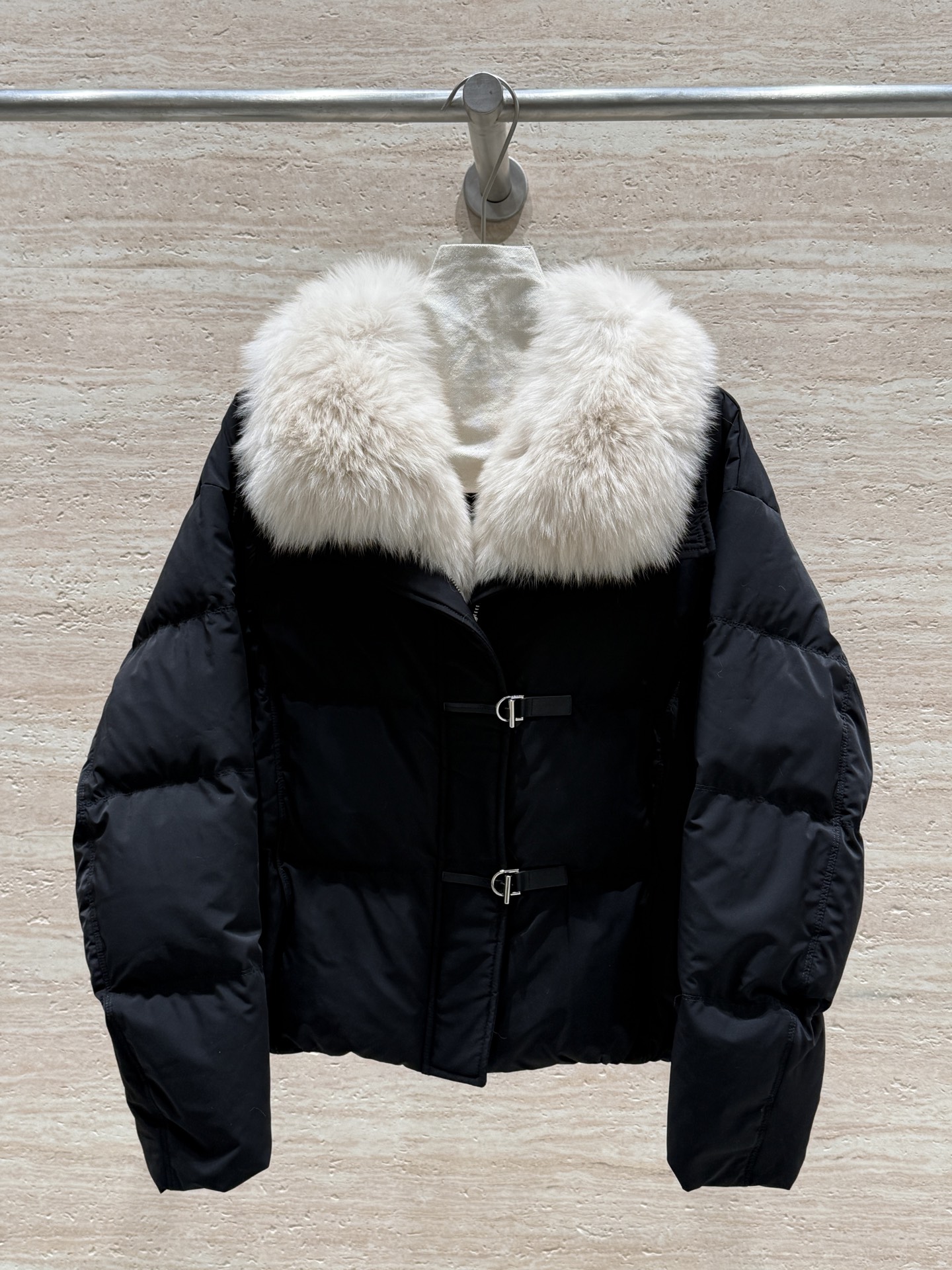 NO:638863,——·Updated high-definition·Private collection·—— LEMAIRE’s new autumn and winter Barn style goose down jacket, 25 Korean style get, practical, fashionable and windproof, filled with 90% white goose down, fluffy and warm, the collar is made of fox fur imported from Finland, detachable, two-wear, skin-friendly and layered, it is an exclusive color for autumn and winter, it looks relaxed and elegant, and it is an artifact for small people to look taller. Whoever wears it looks better, women’s clothing, jackets & coats, alexander wang19860909——·更新高定·私藏·—— LEMAIRE秋冬新款巴恩风鹅绒服外套,25韩系get实用时髦又防风,内里填充90白鹅绒,蓬松保暖,领子采用芬兰进口狐狸毛,可拆卸,两穿,亲肤有层次感,属于秋冬的专属颜色,穿出松弛贵气,小个子显高神器,谁穿谁好看,女装,jackets & coats,alexander wang,Women's clothing