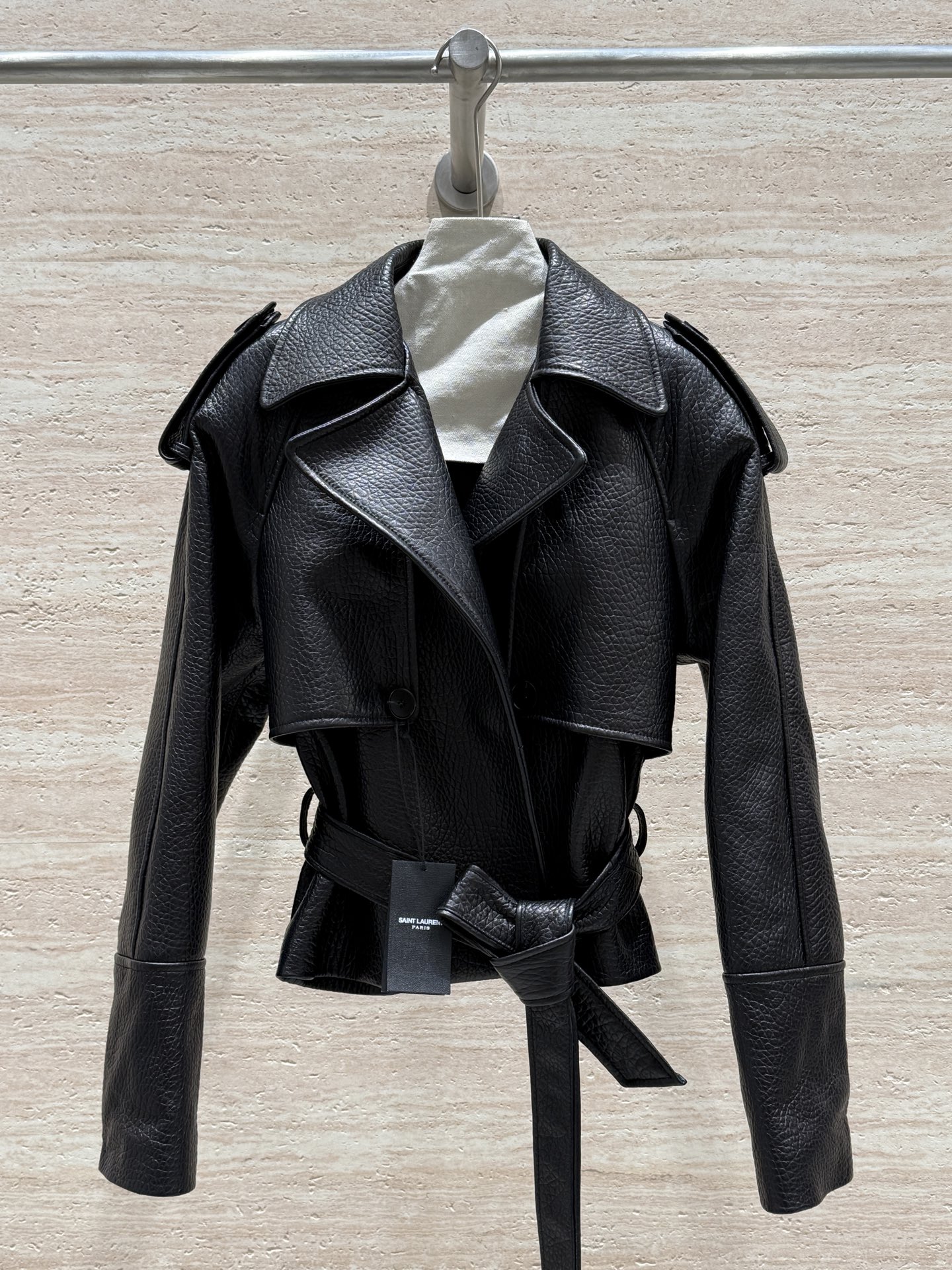 NO:714348,Saint Laurent's new spring and autumn motorcycle jacket!  100% imported British puff pastry!  The texture of the series is super strong!  More visually designed!  The upper body is cool and sassy!  Designed with a belt!  Modify your body proportions even more!  Casual yet feminine!  I’m really in love with it. Sizes 36, 38, 40, 42, saint laurent-clothing, saint laurent, saint laurent, jackets & coats, jackets & coats,19860909Saint Laurent春秋新款机车夹克外套！百分百进口英 态泡皮！系列纹理感超强！视觉上更具设计感！上身又酷又飒！搭配腰带的设计！更加的修饰身材比例！休闲又有女人味！真的一整个爱住了 尺码36,38,40,42,圣罗兰-服装,saint laurent,saint laurent,jackets & coats,jackets & coats,,Women's clothing