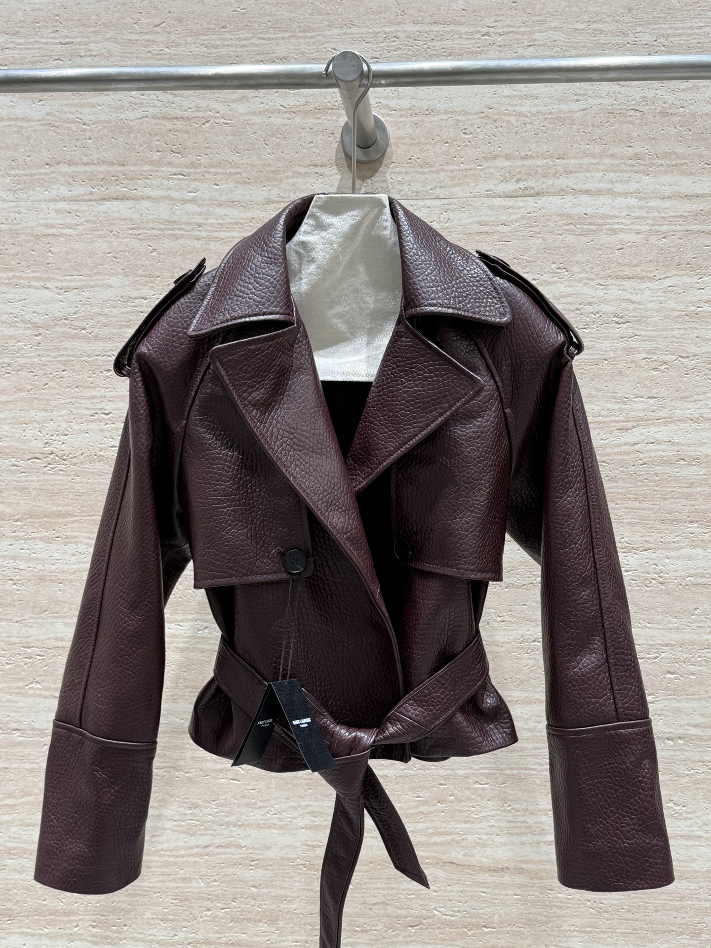 NO:714351,Saint Laurent's new spring and autumn motorcycle jacket!  100% imported British puff pastry!  The texture of the series is super strong!  More visually designed!  The upper body is cool and sassy!  Designed with a belt!  Modify your body proportions even more!  Casual yet feminine!  I’m really in love with it. Sizes 36, 38, 40, 42, saint laurent-clothing, saint laurent, saint laurent, jackets & coats, jackets & coats,19860909Saint Laurent春秋新款机车夹克外套！百分百进口英 态泡皮！系列纹理感超强！视觉上更具设计感！上身又酷又飒！搭配腰带的设计！更加的修饰身材比例！休闲又有女人味！真的一整个爱住了 尺码36,38,40,42,圣罗兰-服装,saint laurent,saint laurent,jackets & coats,jackets & coats,,Women's clothing