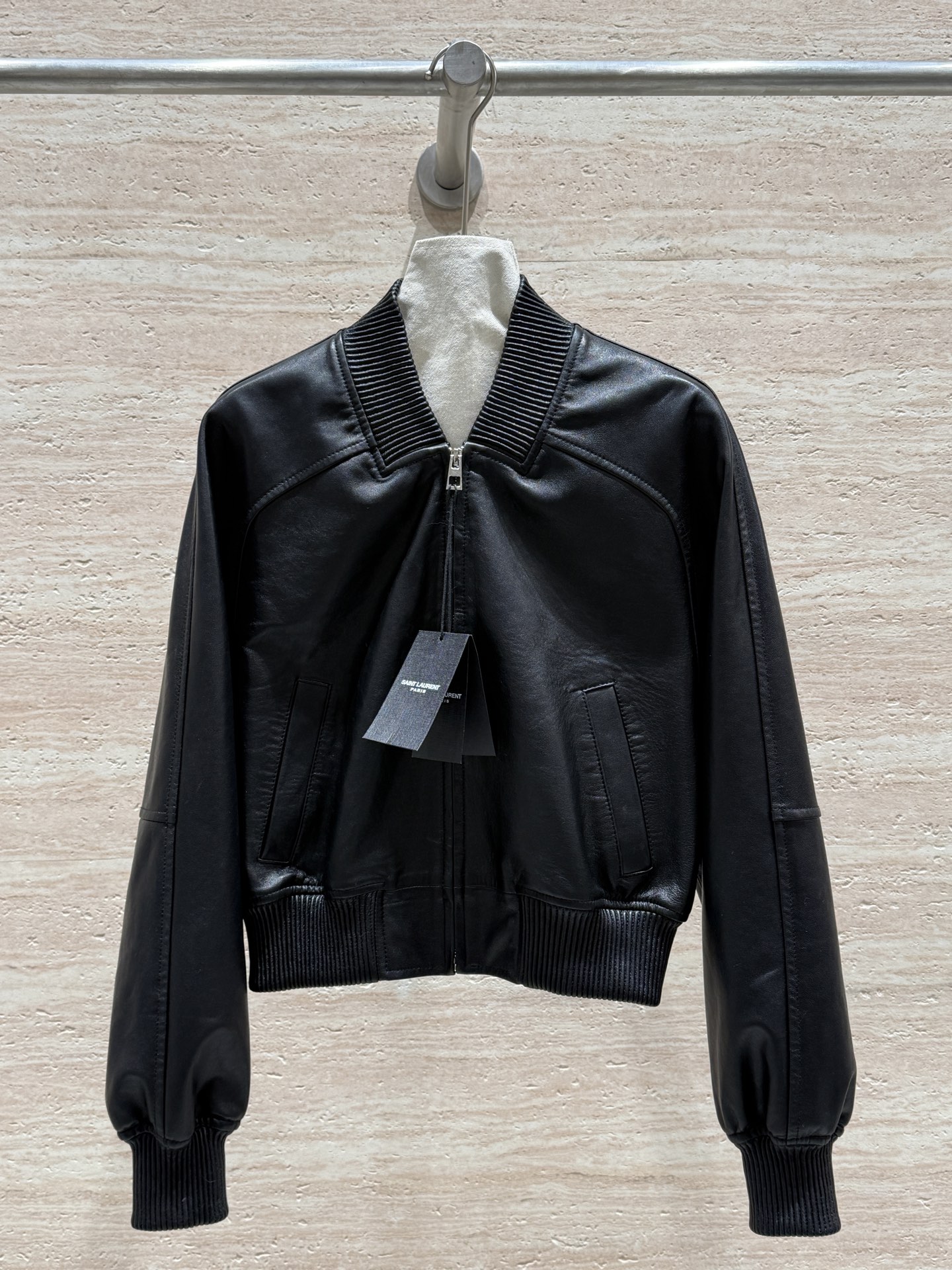 NO:720081,Saint Laurent's new spring and autumn old money style leather jacket!  100% imported sheepskin!  The leather is delicate and soft ~ feels silky and smooth!  The upper body is super expensive!  The design of the hem and collar closing is layered and practical!  Cool Sa has a two-pronged approach!  Really love, love, size 36.38.40.42, saint laurent-clothing, saint laurent, saint laurent, jackets & coats, leather jacket, sheepskin,19860909Saint Laurent春秋新款老钱风系夹克皮衣！百分百进口绵羊皮！皮质细腻软糯～手感丝滑平整！上身超级显贵！下摆跟领子收口的设计,有层次感实用性又强！酷飒双管齐下！真的爱了爱了 尺码36.38.40.42,圣罗兰-服装,saint laurent,saint laurent,jackets & coats,leather jacket,sheepskin,,Women's clothing