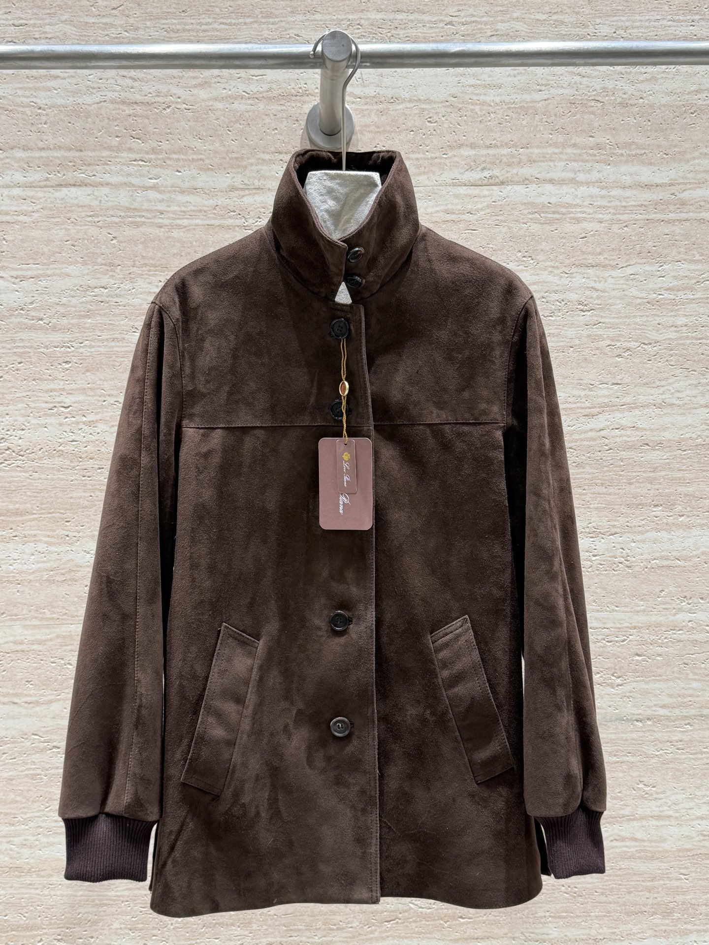NO:721519,Loro Piana26 new spring and autumn jacket!  !  100% imported mixed breed sheep suede!  Soft and layered!  The collar can be turned over and spliced ​​into knitted fabric!  Designed and fashionable!  Great warmth!  Full aura!  This season, it’s easy to style your Barn style, sizes 36, 38, 40, 42, women’s, loro piana, jackets & coats, jackets & coats,19860909Loro Piana26春秋新款夹克外套！！百分百进口混种羊反绒面！柔软又又层次感！领子可翻可立拼接针织的面料！有设计感又时尚！保暖性十足！气场全开！这个季度轻松拿捏巴恩风, 尺码36,38,40,42,女装,loro piana,jackets & coats,jackets & coats,,Women's clothing