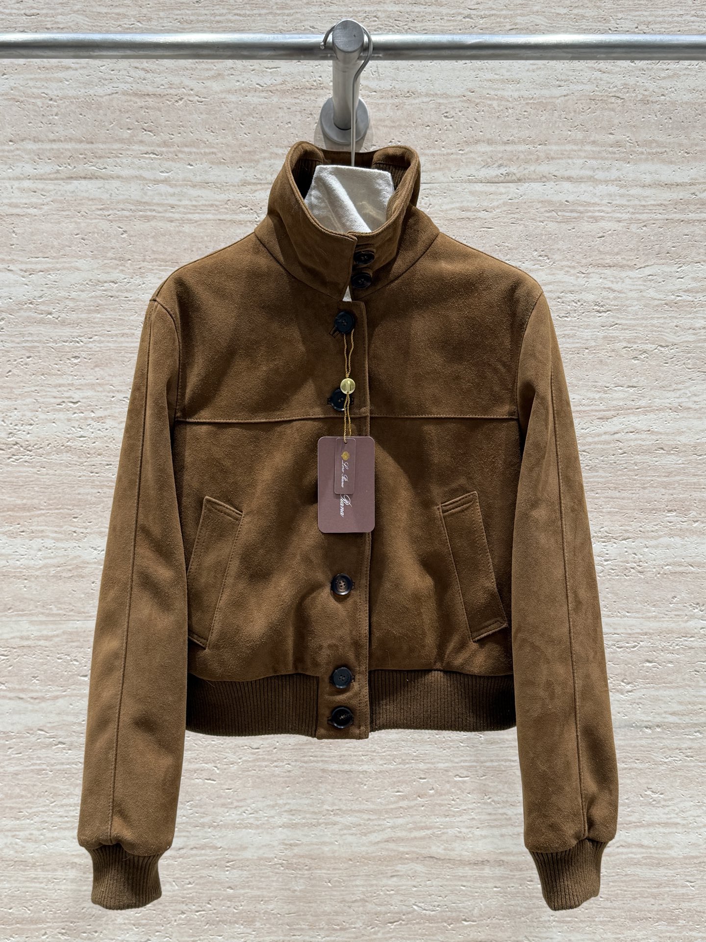 NO:720149,Loro Piana26 new spring and autumn jacket!  !  100% imported mixed breed sheep suede!  Soft and layered!  The collar can be turned over and spliced ​​into knitted fabric!  Designed and fashionable!  Great warmth!  Full aura!  This season, it’s easy to style your Barn style, sizes 36, 38, 40, 42, women’s, loro piana, jackets & coats, jackets & coats,19860909Loro Piana26春秋新款夹克外套！！百分百进口混种羊反绒面！柔软又又层次感！领子可翻可立拼接针织的面料！有设计感又时尚！保暖性十足！气场全开！这个季度轻松拿捏巴恩风, 尺码36,38,40,42,女装,loro piana,jackets & coats,jackets & coats,,Women's clothing