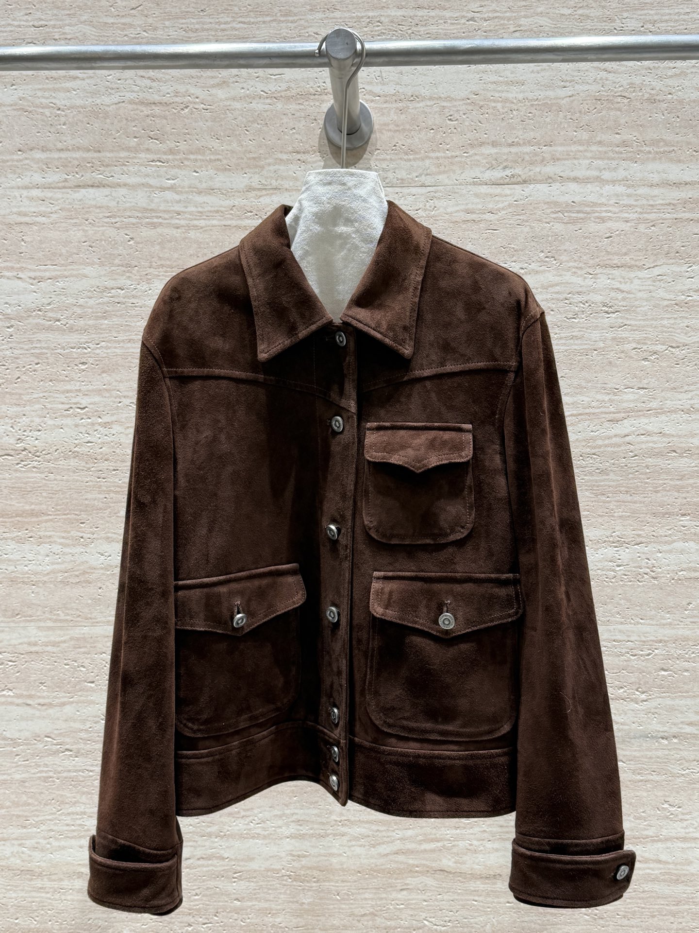 NO:744602,Korean single retro lapel suede matte leather jacket for women 2025!  New style for spring!  100% imported mixed breed sheep suede!  Retro and stylish!  Matte style!  Brings a sense of style that is different from the norm!  Lapel jacket design with multiple pockets!  Be practical!  It feels soft and pliable!  The details are really amazing. Sizes 36, 38, 40, 42, women's clothing, jackets & coats, jackets & coats, leather jacket,19860909韩单复古翻领反绒雾面皮衣女夹克外套2025！春季新款！百分百进口混种羊反绒面！复古又有调性！雾面哑光风格！带来异于常规的造型感！翻领夹克版型多口袋的设计！拿捏实用度！手感软糯柔韧！细节真的太顶了 尺码36,38,40,42,女装,jackets & coats,jackets & coats,leather jacket,,Women's clothing