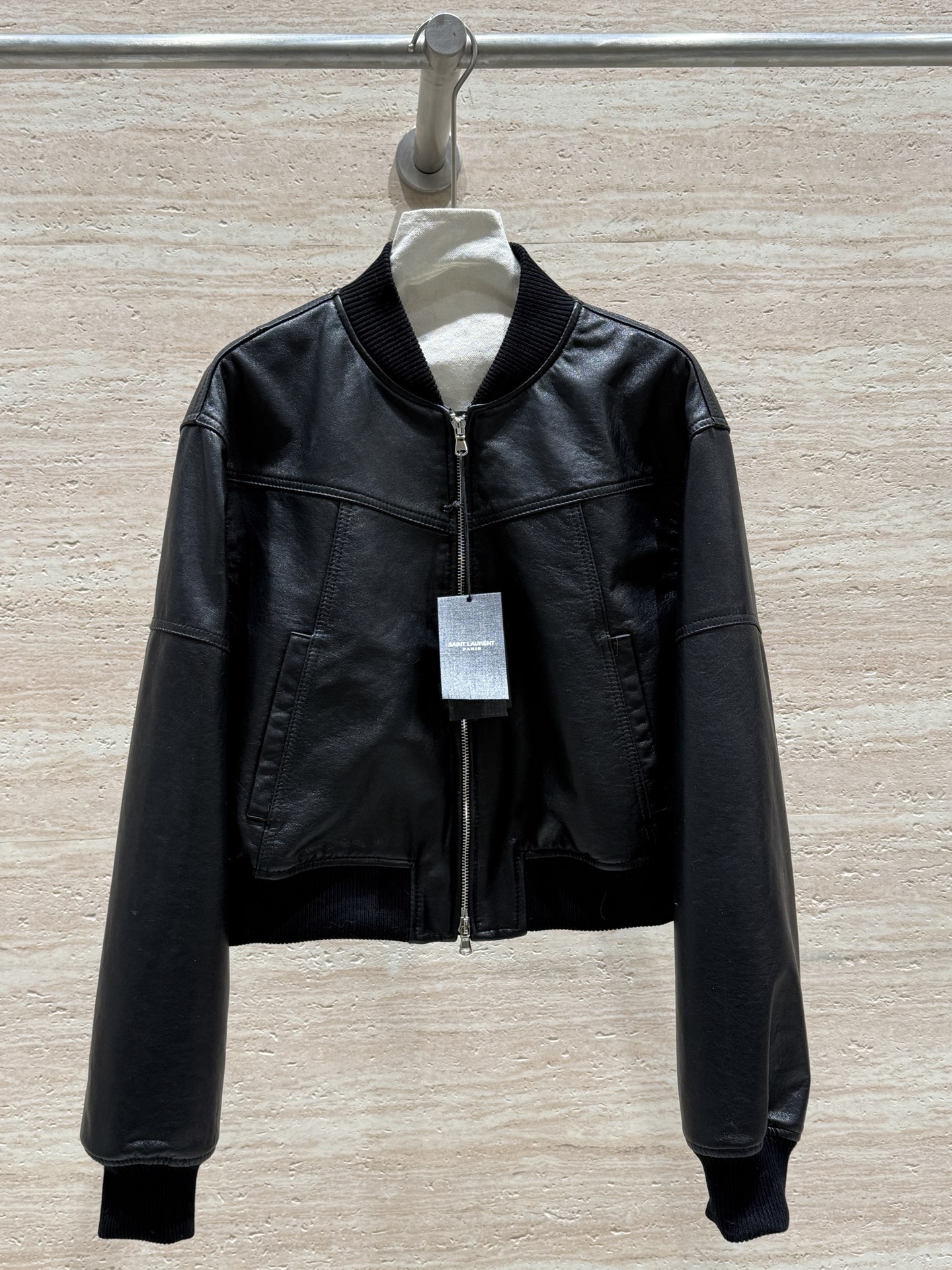 NO:744611,Saint Laurent's new spring and autumn old money style leather jacket!  100% imported sheepskin!  The leather is delicate and soft ~ feels silky and smooth!  The upper body is super expensive!  The hem and collar are designed with custom threaded cuffs, which are layered and practical!  Cool Sa has a two-pronged approach!  Really love, love, size 36.38.40.42, saint laurent-clothing, saint laurent, saint laurent, jackets & coats, leather jacket, sheepskin,19860909Saint Laurent春秋新款老钱风系夹克皮衣！百分百进口绵羊皮！皮质细腻软糯～手感丝滑平整！上身超级显贵！下摆跟领子定制螺纹收口的设计,有层次感实用性又强！酷飒双管齐下！真的爱了爱了 尺码36.38.40.42,圣罗兰-服装,saint laurent,saint laurent,jackets & coats,leather jacket,sheepskin,,Women's clothing